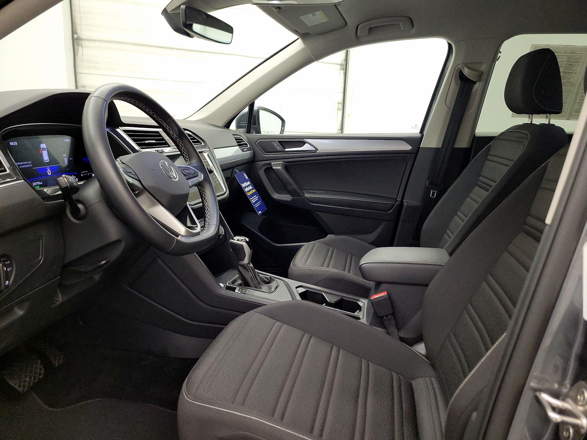 Thumbnail: 2024 Volkswagen Tiguan - 11