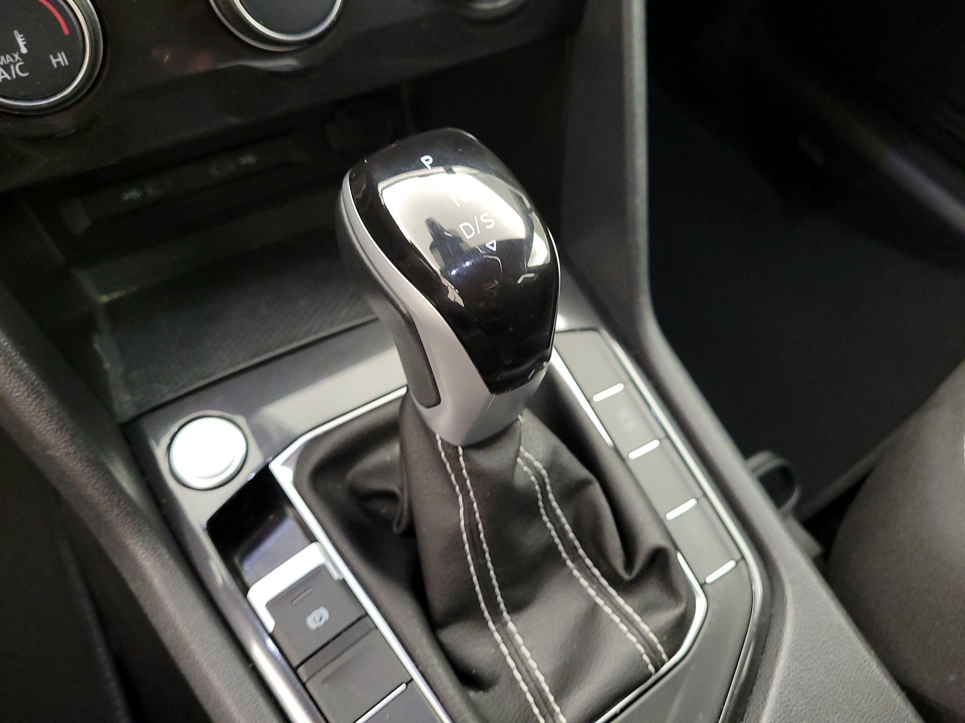 Thumbnail: 2024 Volkswagen Tiguan - 17