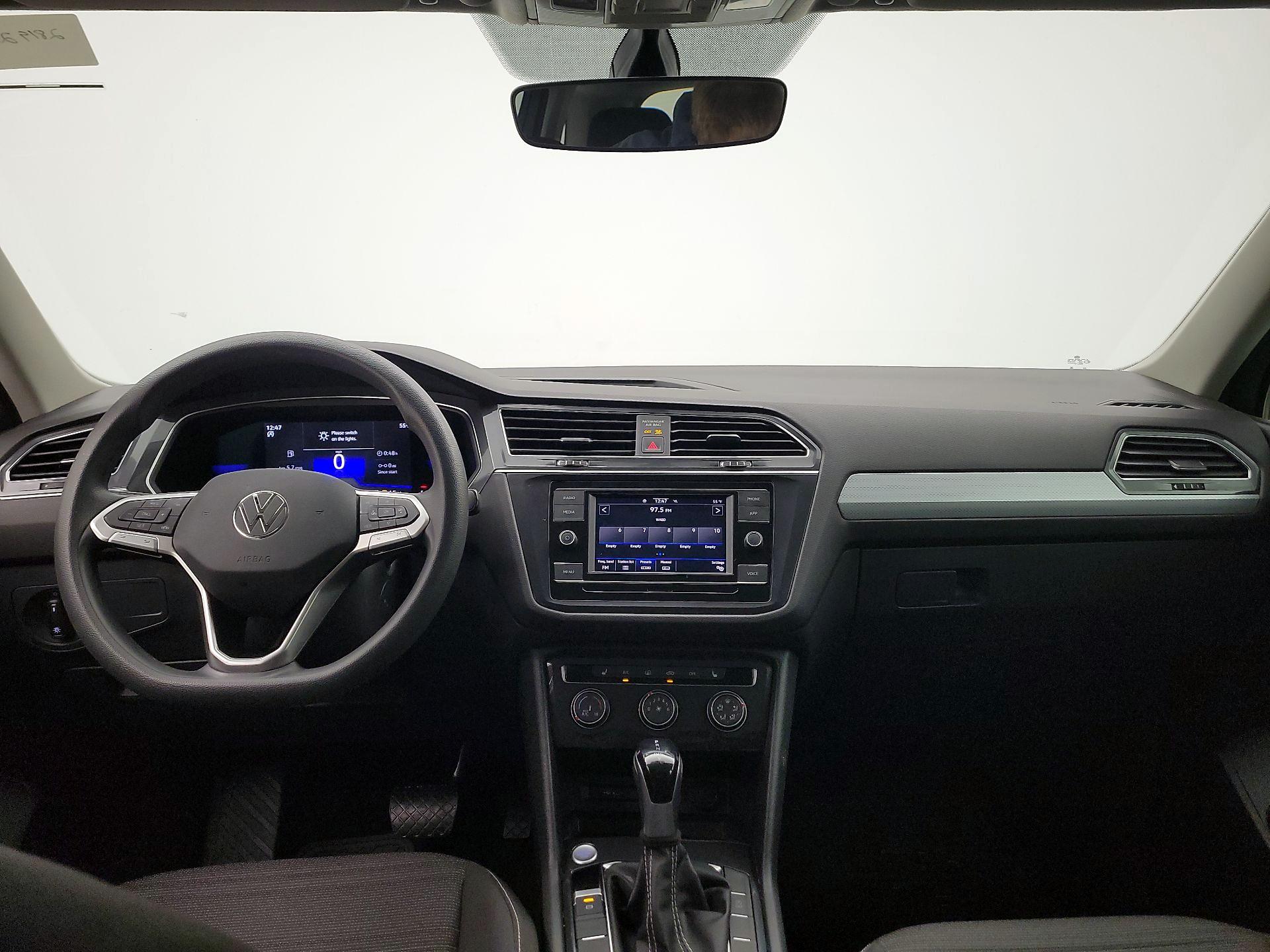 Thumbnail: 2023 Volkswagen Tiguan - 9