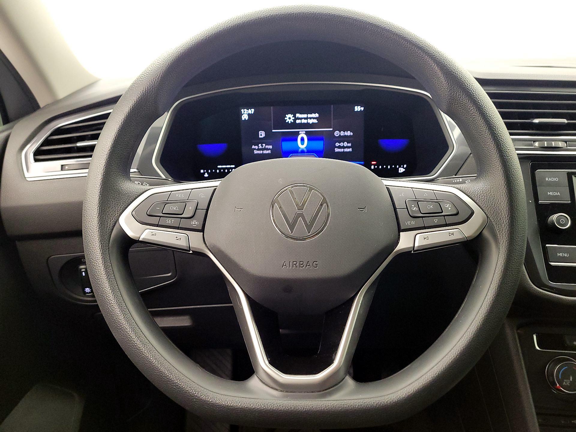 Thumbnail: 2023 Volkswagen Tiguan - 10