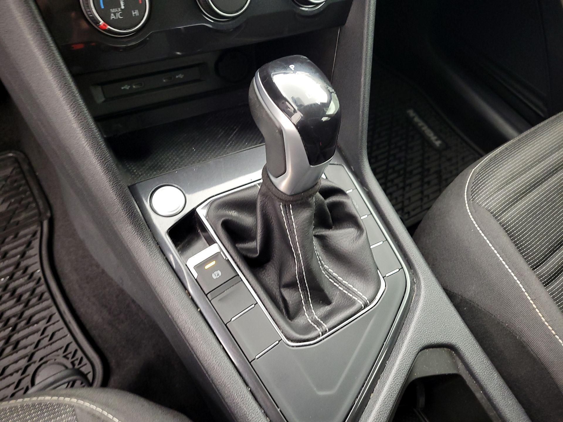 Thumbnail: 2023 Volkswagen Tiguan - 17