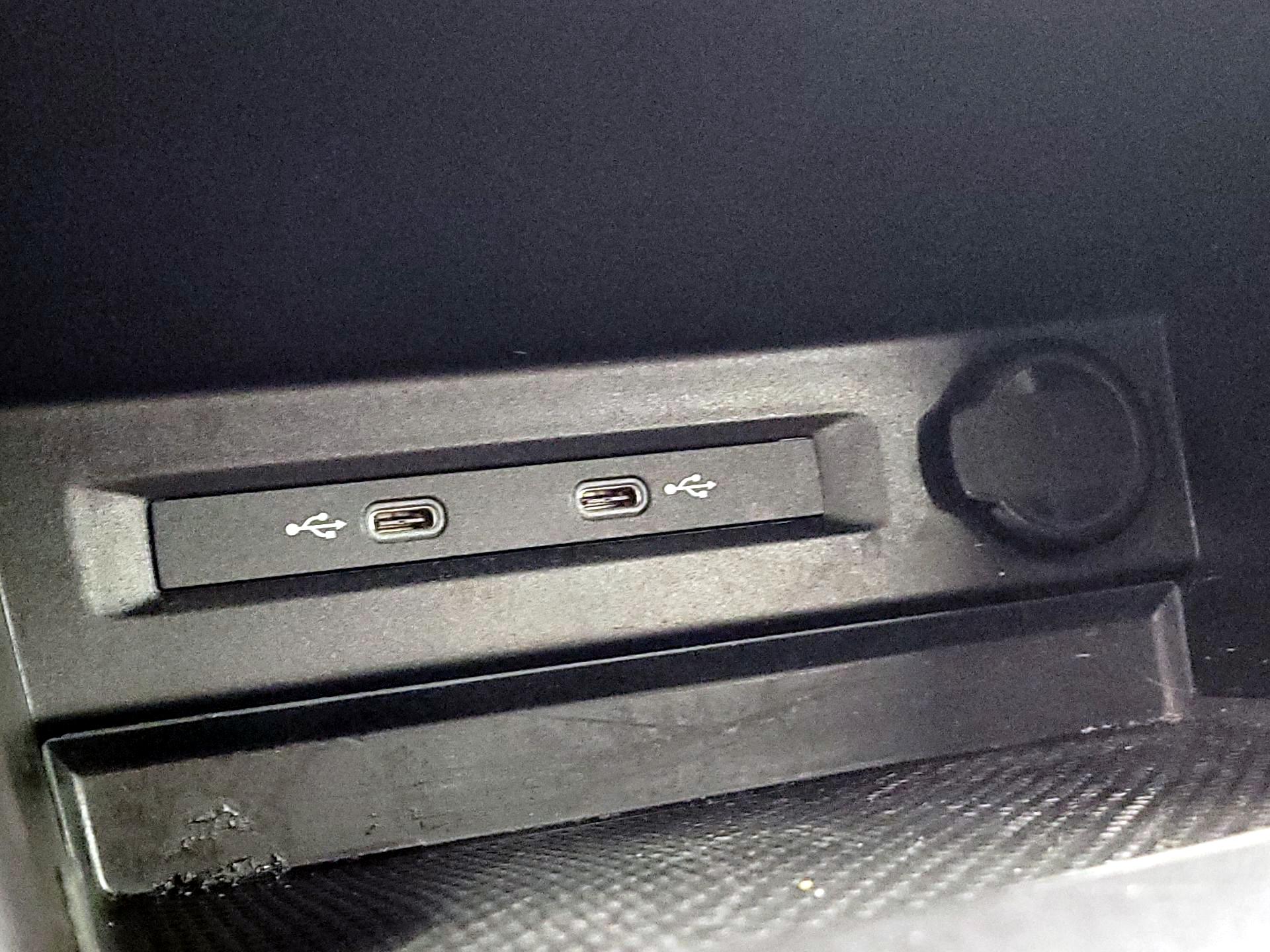 Thumbnail: 2023 Volkswagen Tiguan - 18