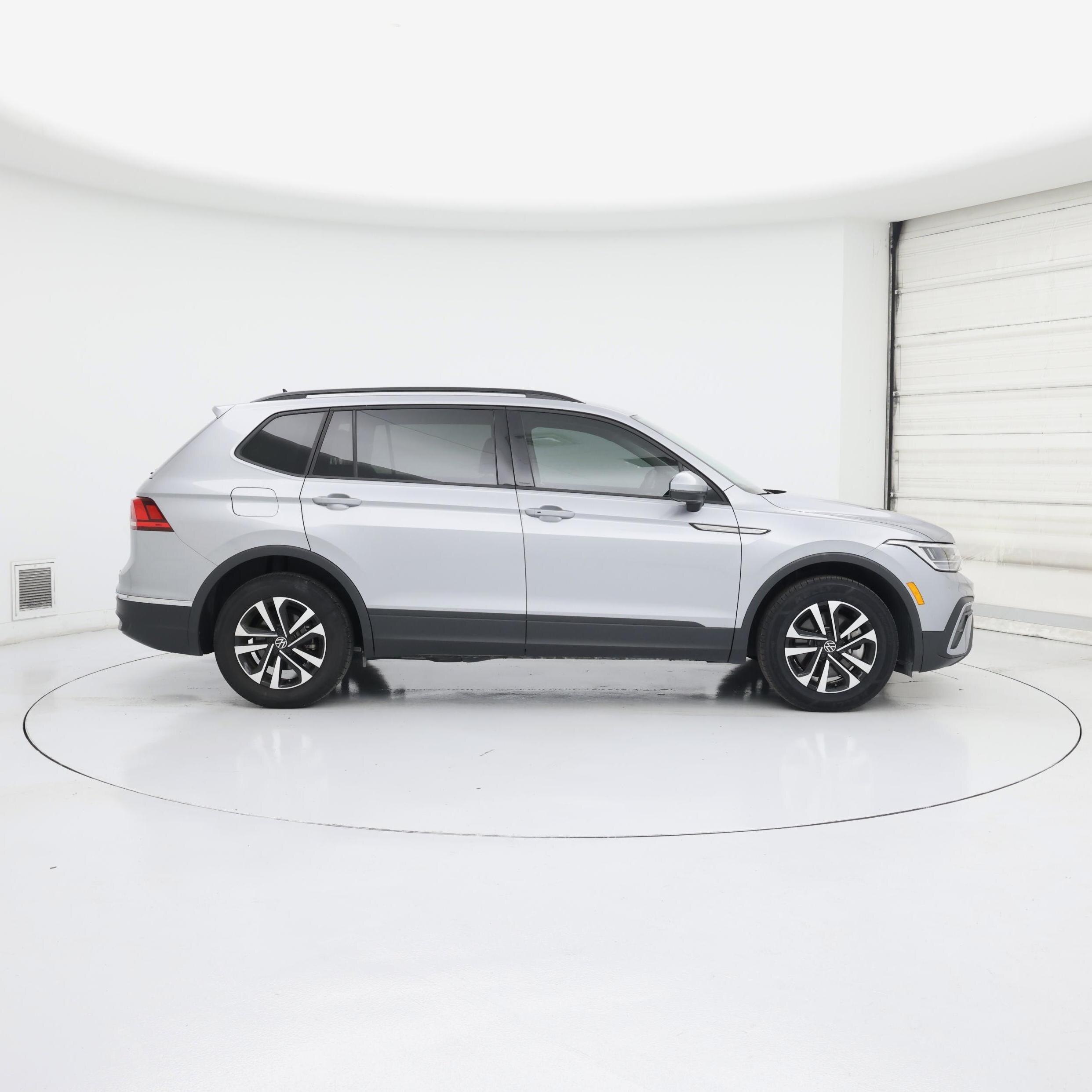 Thumbnail: 2023 Volkswagen Tiguan - 7