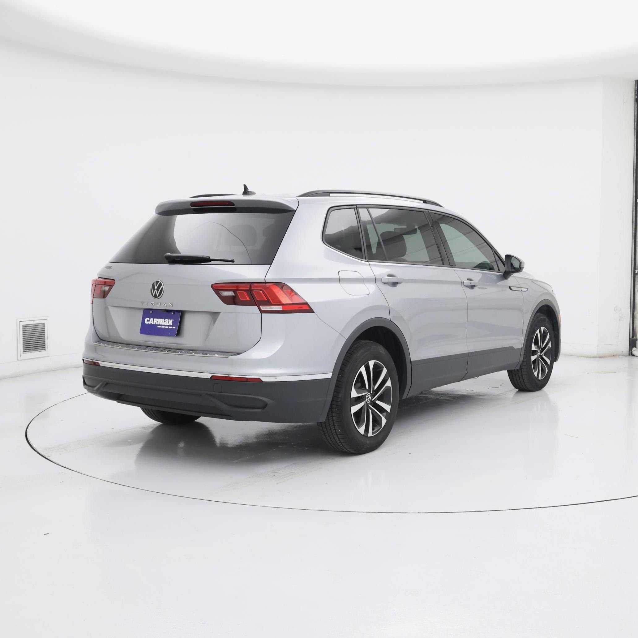 Thumbnail: 2023 Volkswagen Tiguan - 8