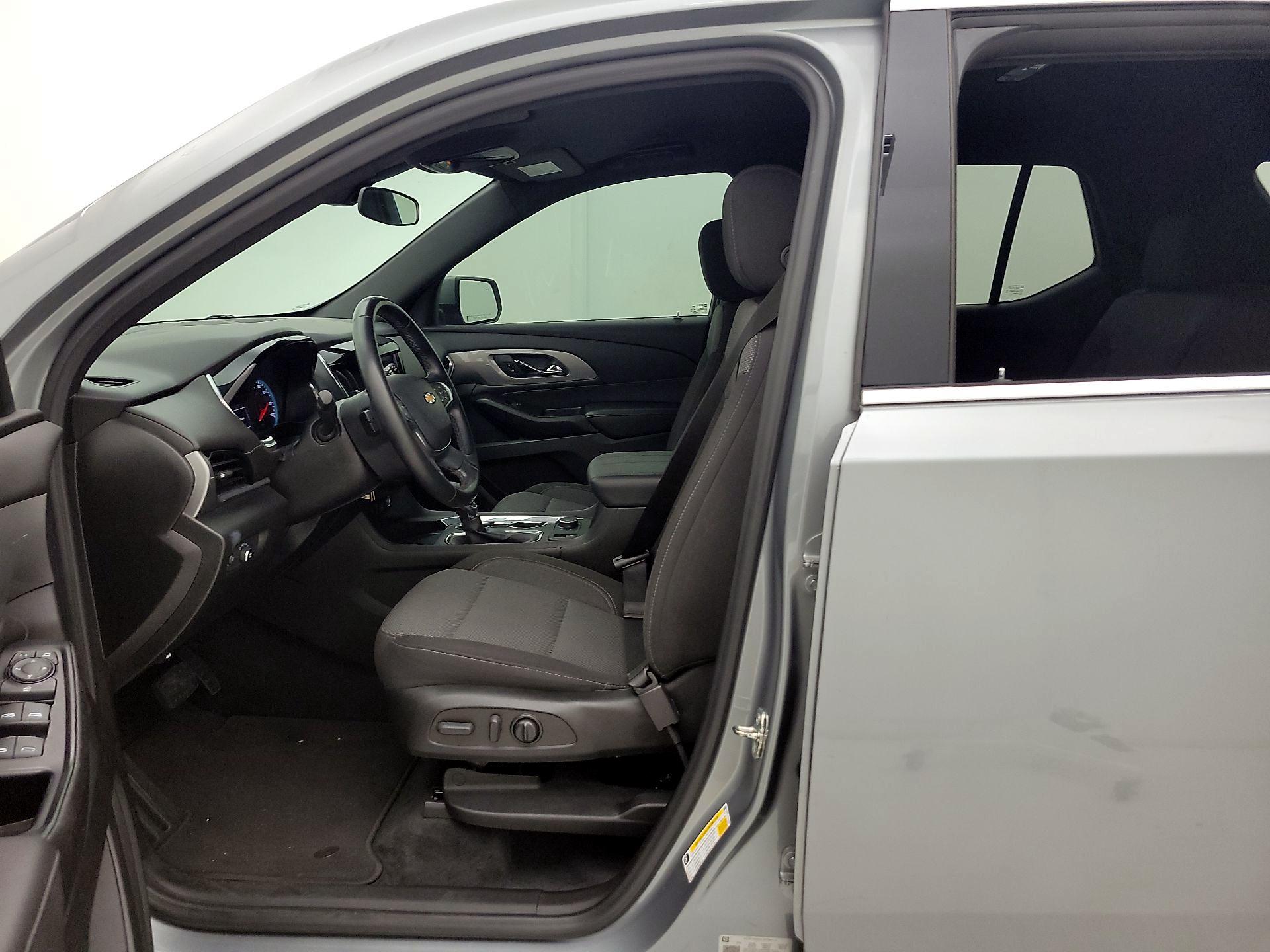 Thumbnail: 2023 Chevrolet Traverse - 11