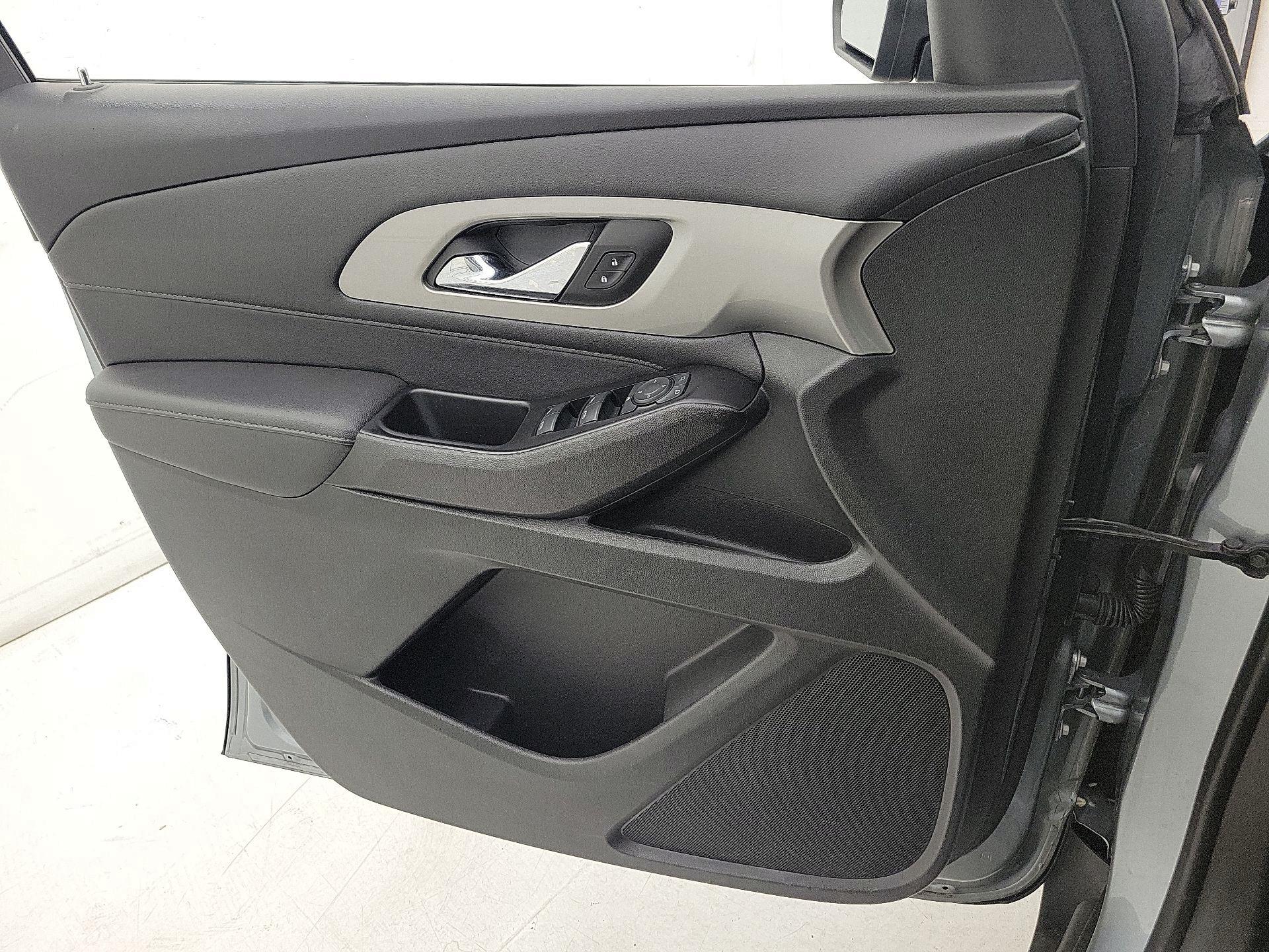 Thumbnail: 2023 Chevrolet Traverse - 12