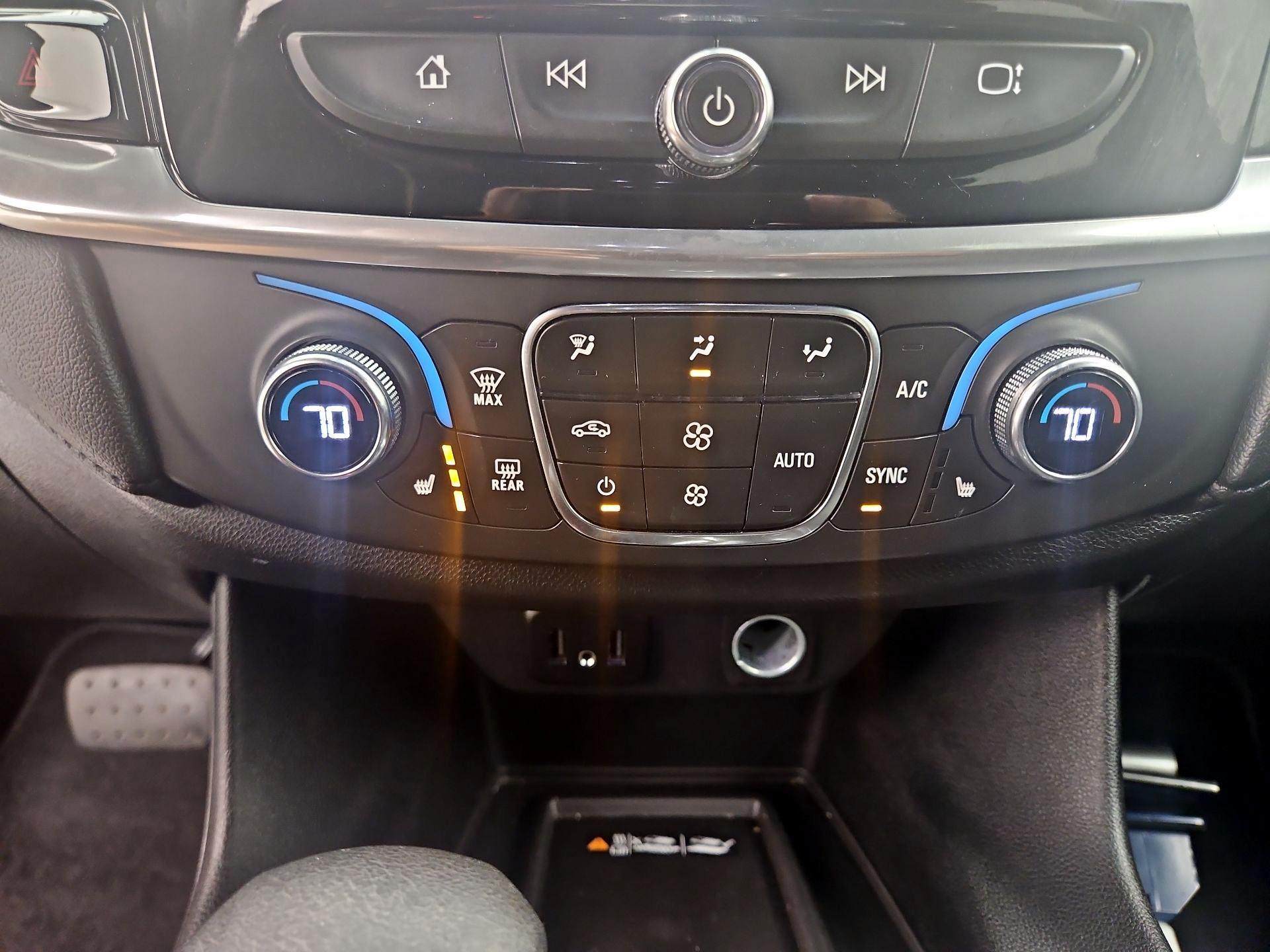 Thumbnail: 2022 Chevrolet Traverse - 16