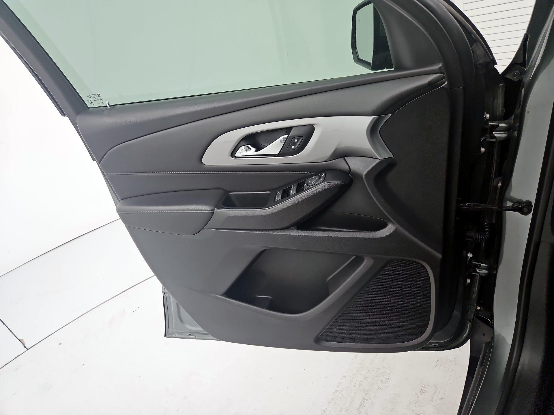 Thumbnail: 2023 Chevrolet Traverse - 12