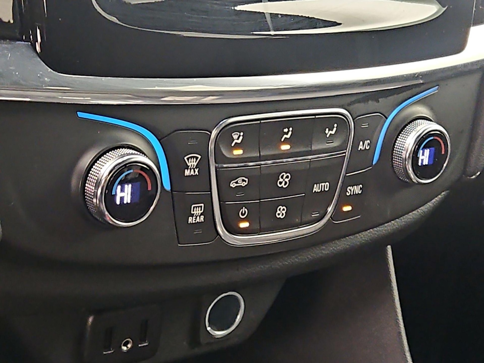 2023 Chevrolet Traverse 1LT - Photo 17