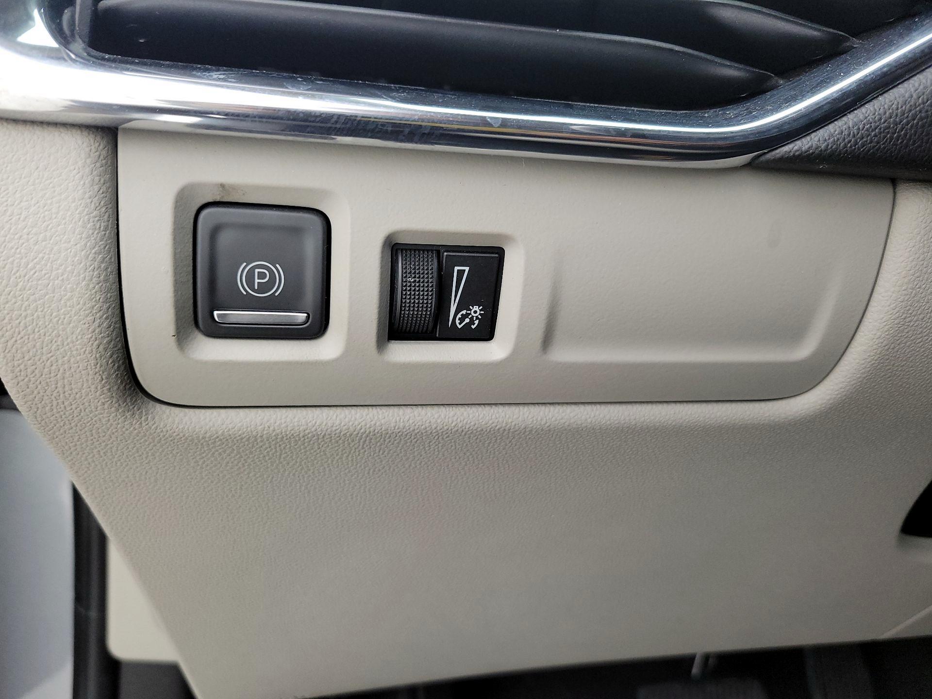 Thumbnail: 2023 Cadillac XT4 - 13