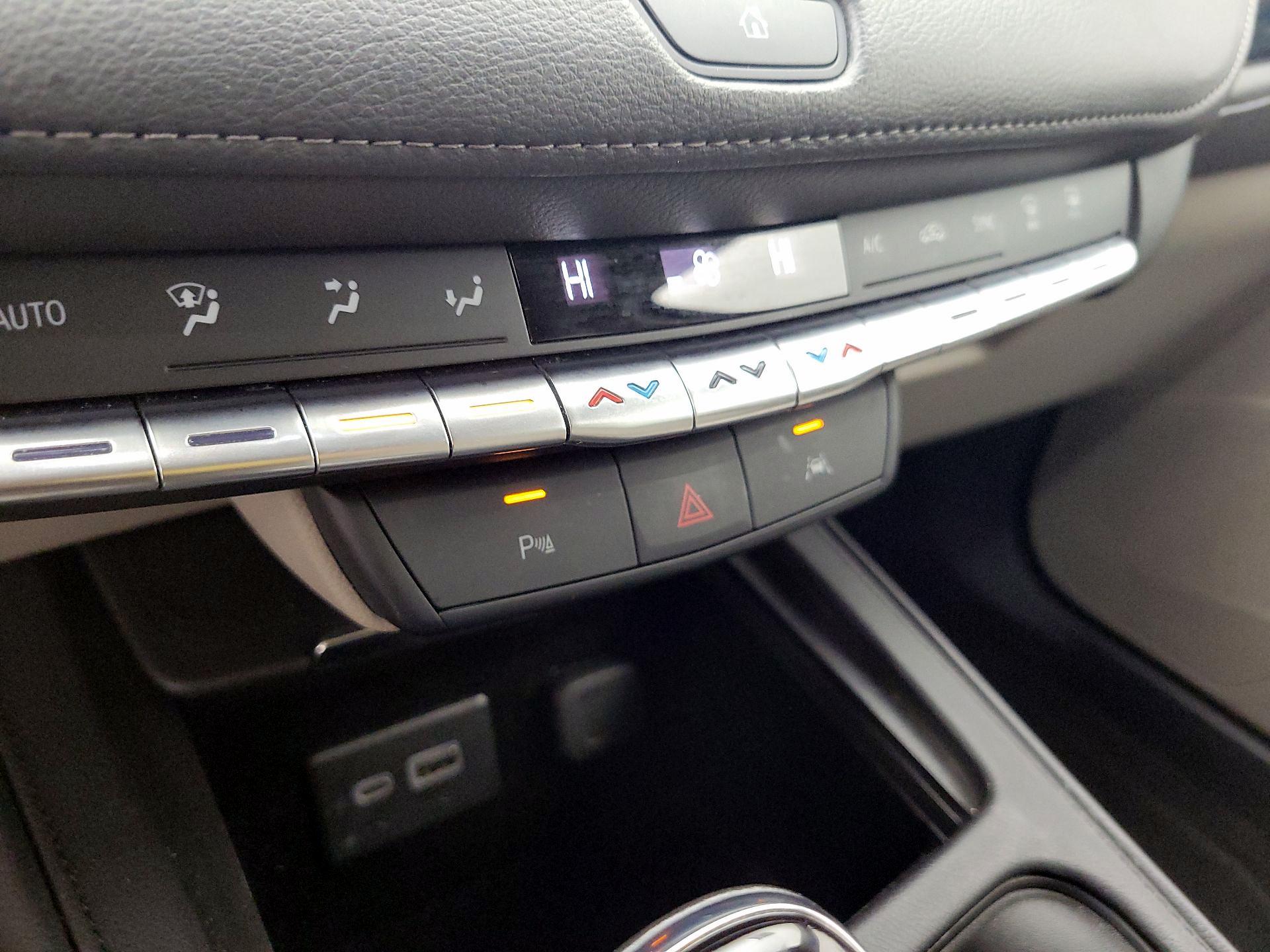 Thumbnail: 2023 Cadillac XT4 - 16