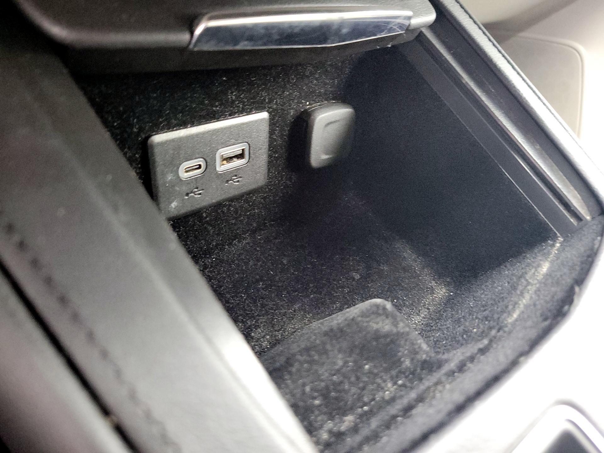 Thumbnail: 2023 Cadillac XT4 - 18