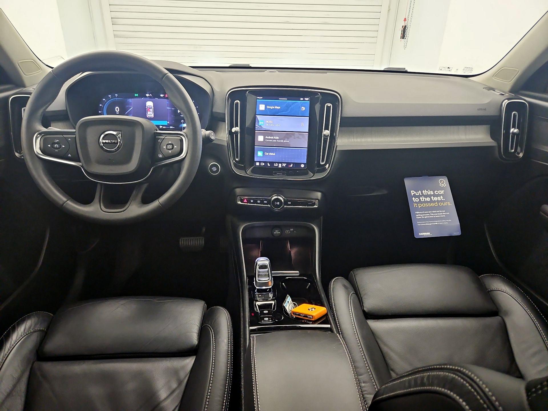 Thumbnail: 2023 Volvo XC40 - 9