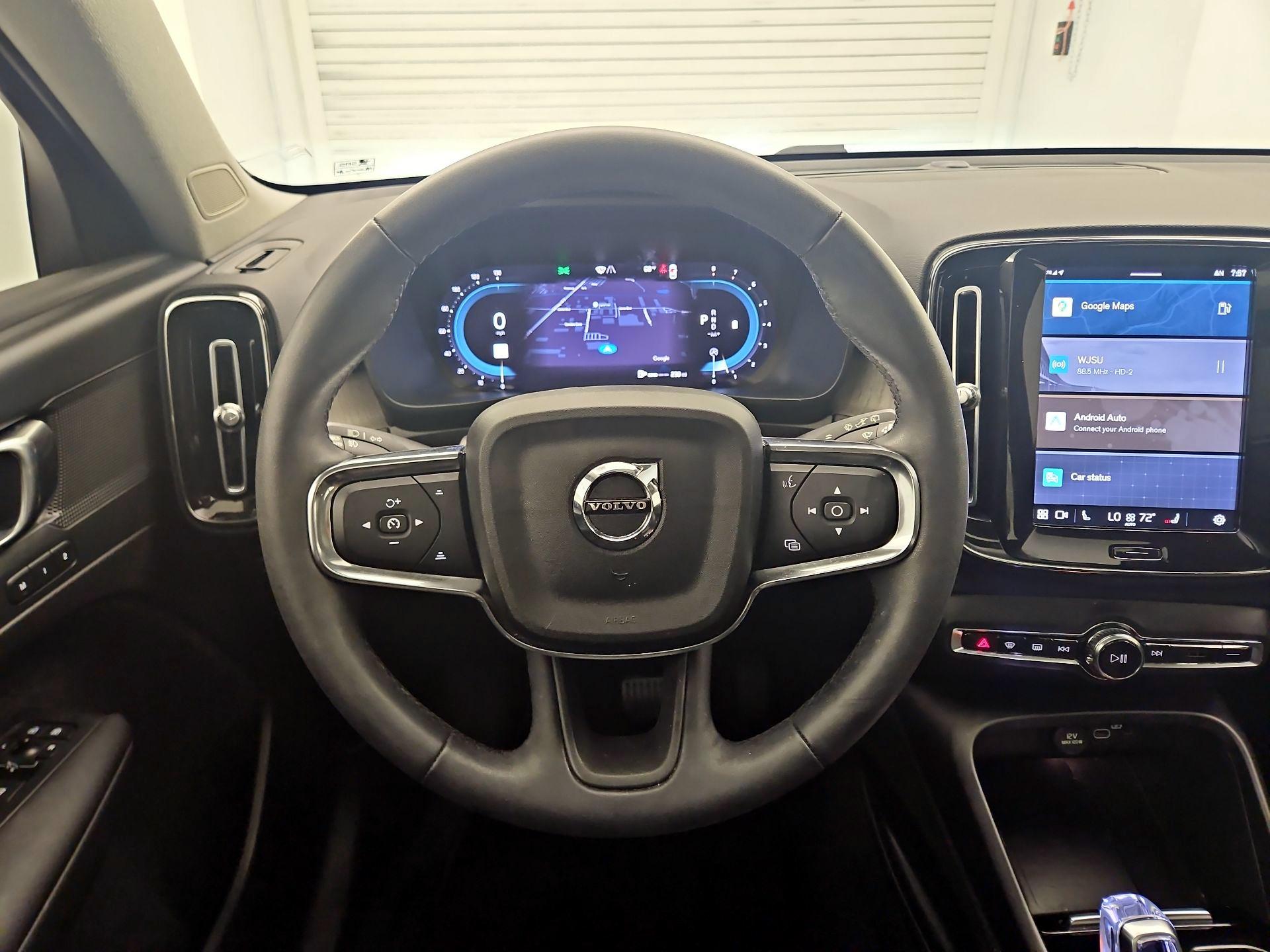 Thumbnail: 2023 Volvo XC40 - 10