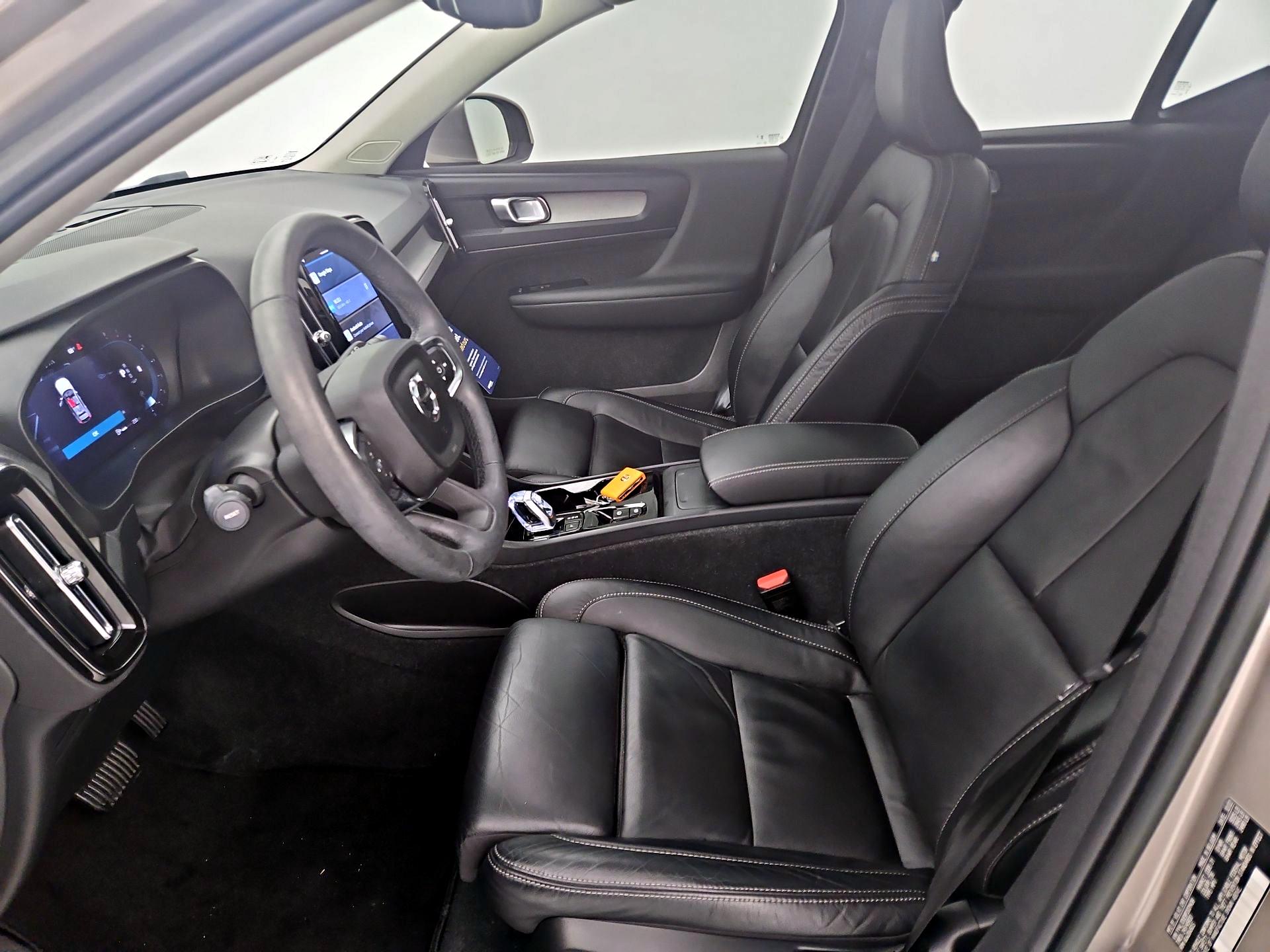 Thumbnail: 2023 Volvo XC40 - 11