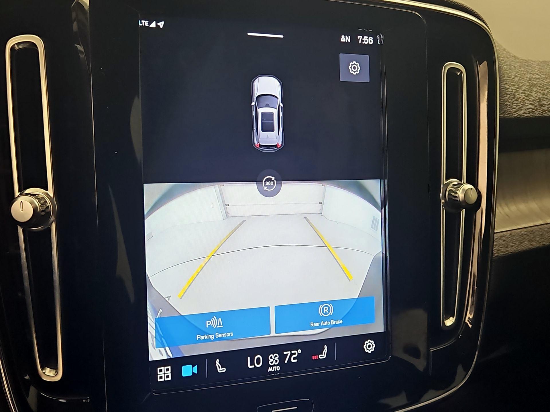 Thumbnail: 2023 Volvo XC40 - 14