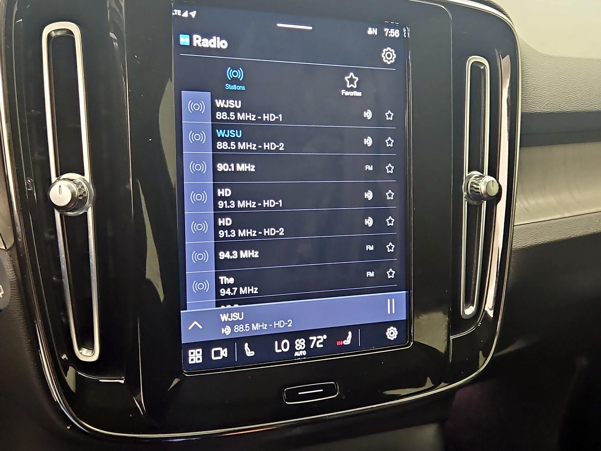 Thumbnail: 2023 Volvo XC40 - 15