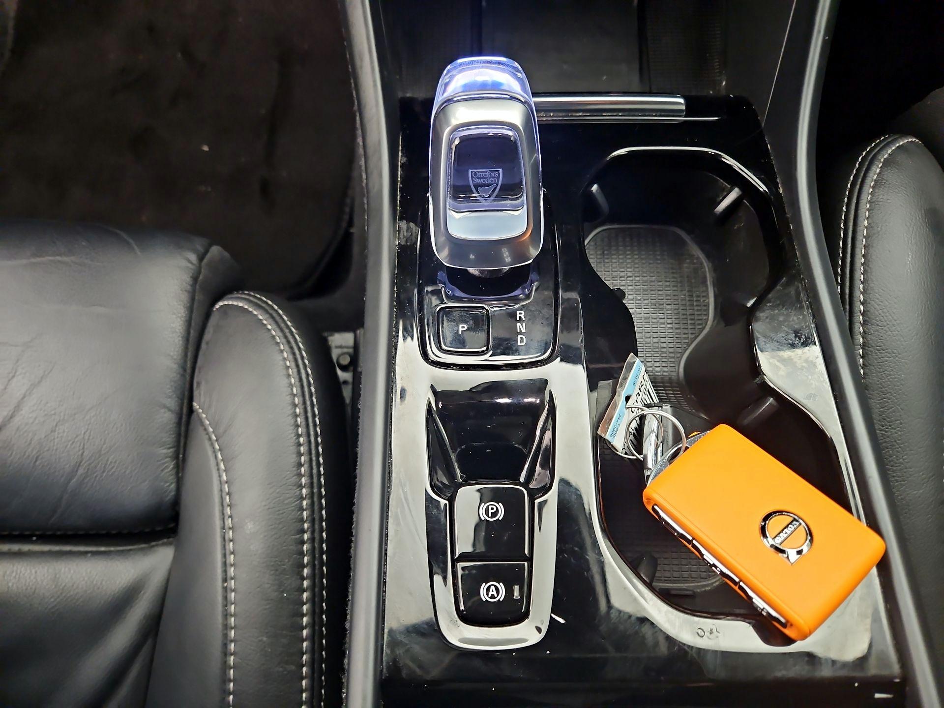 Thumbnail: 2023 Volvo XC40 - 17