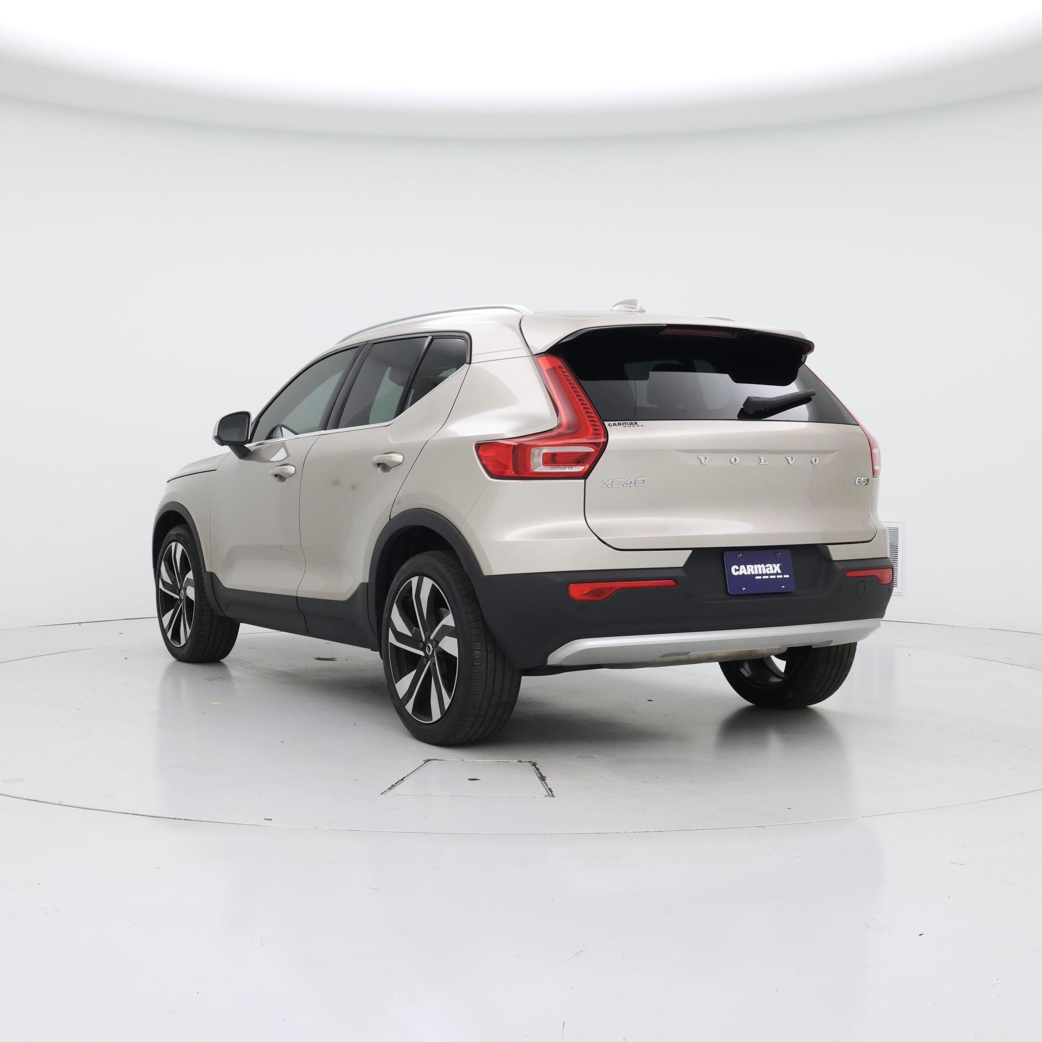 Thumbnail: 2023 Volvo XC40 - 2