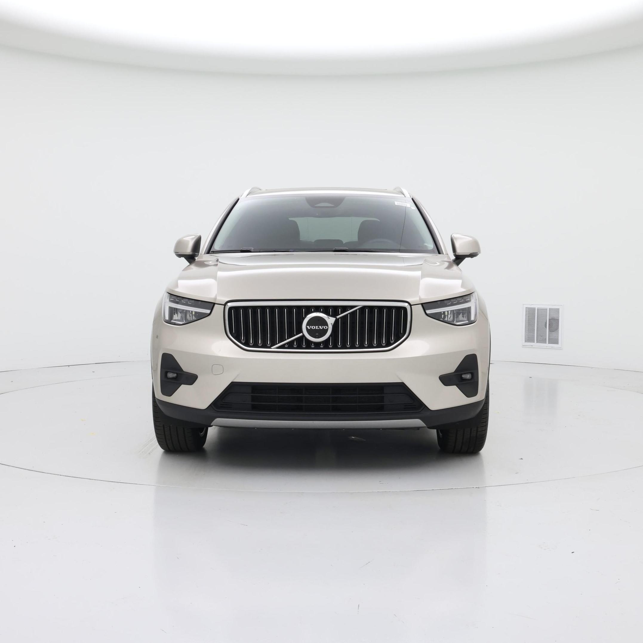 Thumbnail: 2023 Volvo XC40 - 5