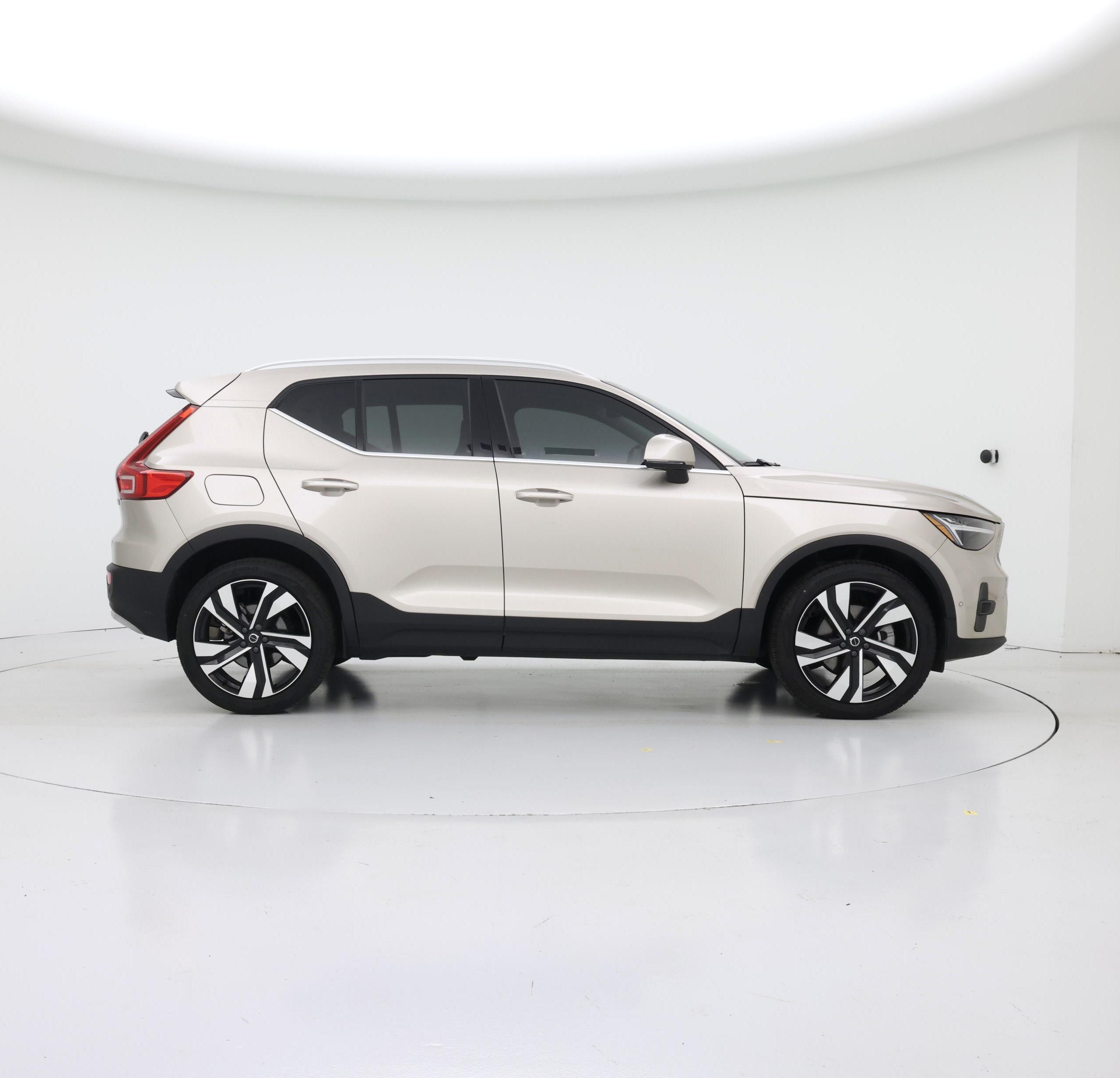 Thumbnail: 2023 Volvo XC40 - 7
