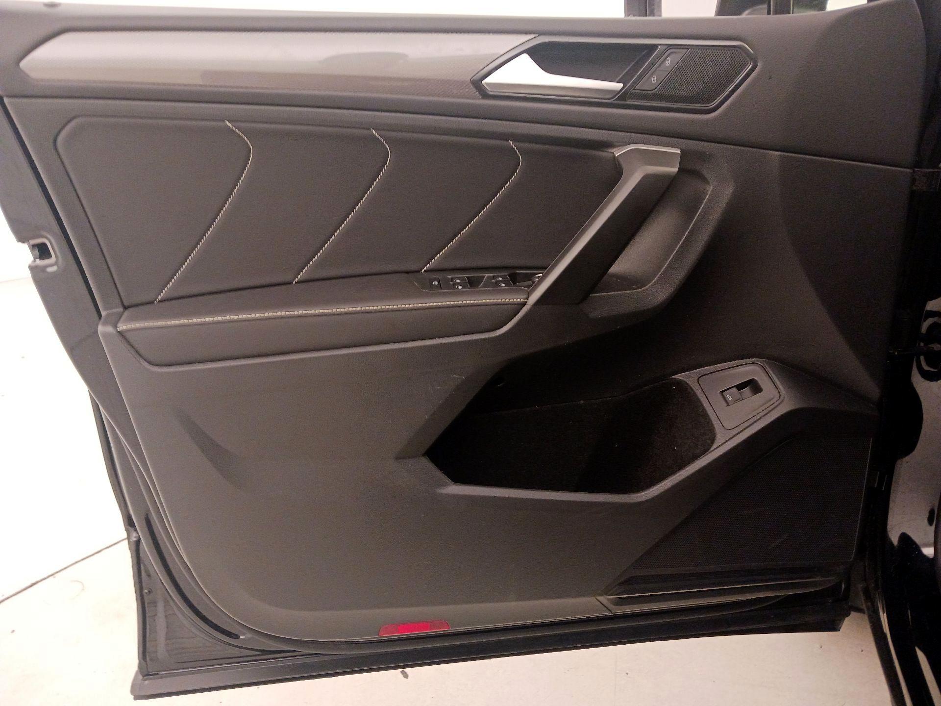 Thumbnail: 2024 Volkswagen Tiguan - 12