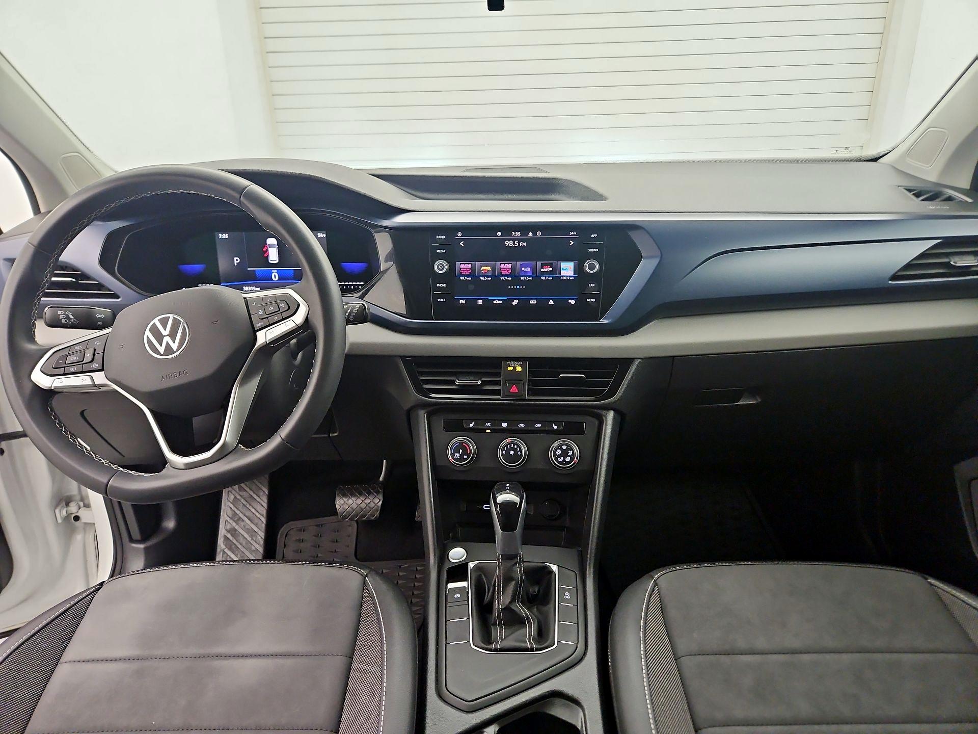 Thumbnail: 2022 Volkswagen Taos - 9