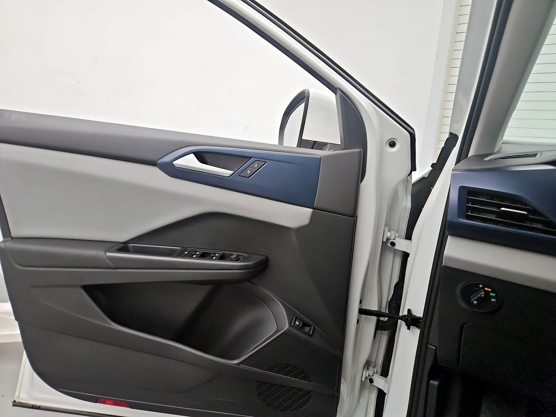 Thumbnail: 2022 Volkswagen Taos - 12