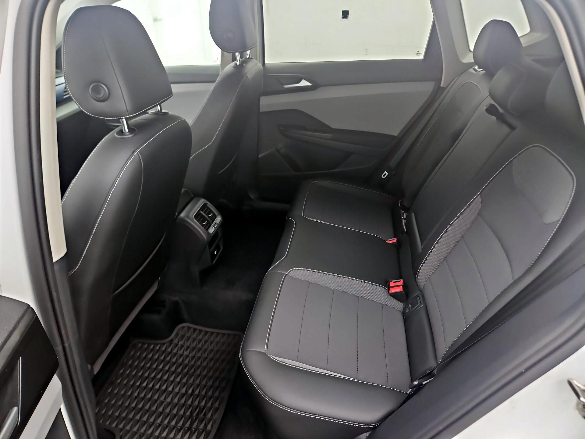 Thumbnail: 2022 Volkswagen Taos - 16