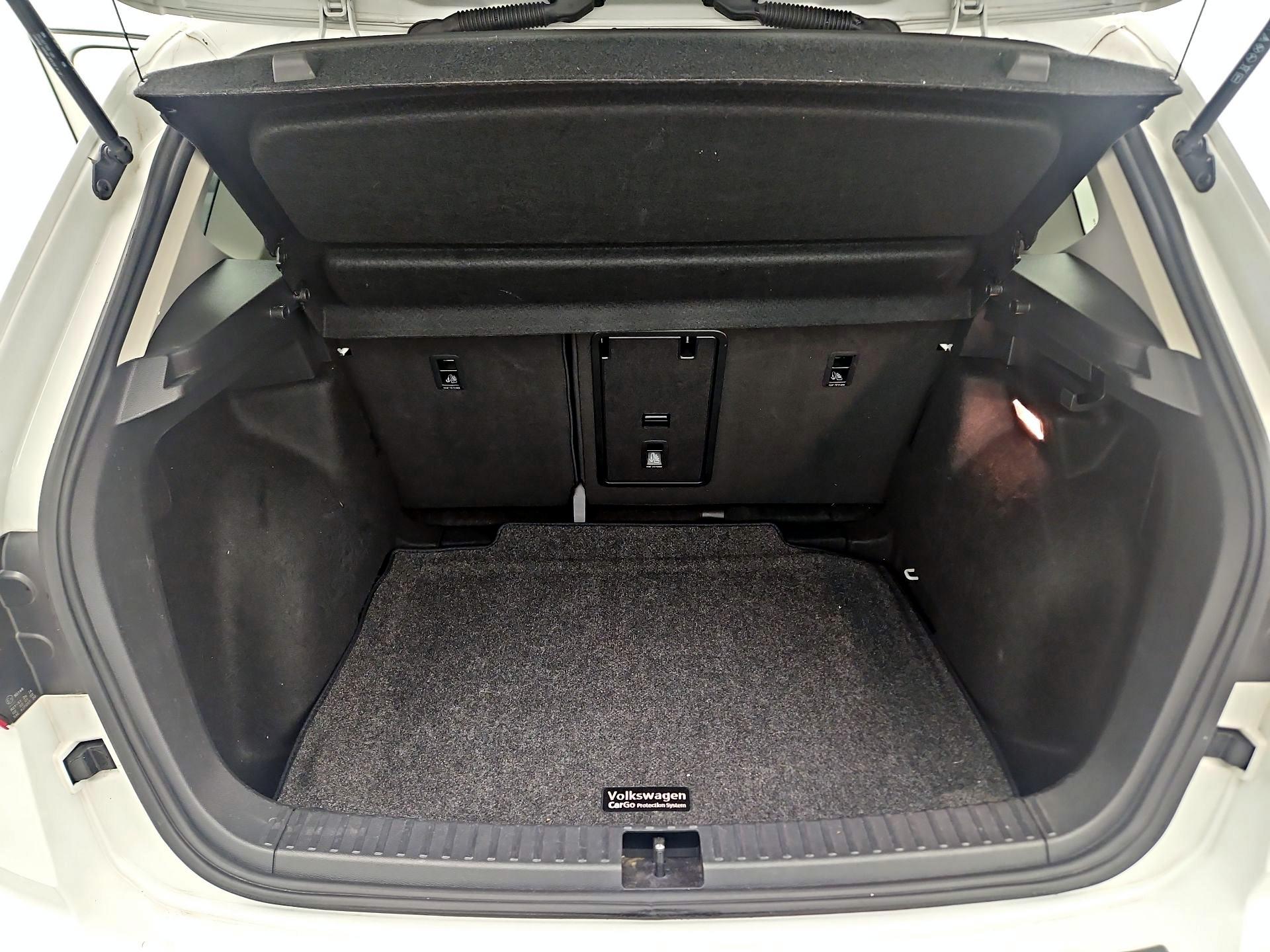 Thumbnail: 2022 Volkswagen Taos - 17