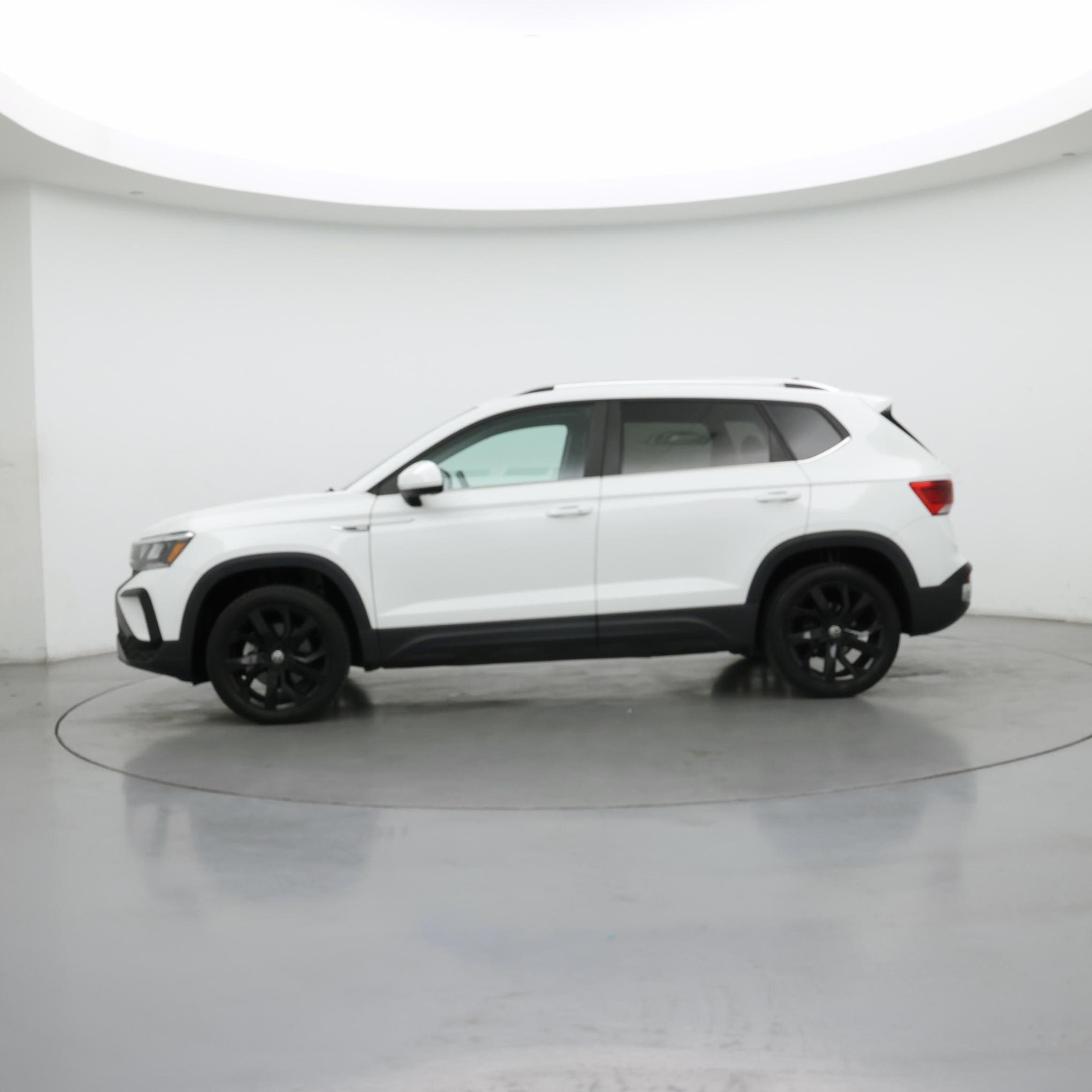 Thumbnail: 2022 Volkswagen Taos - 3