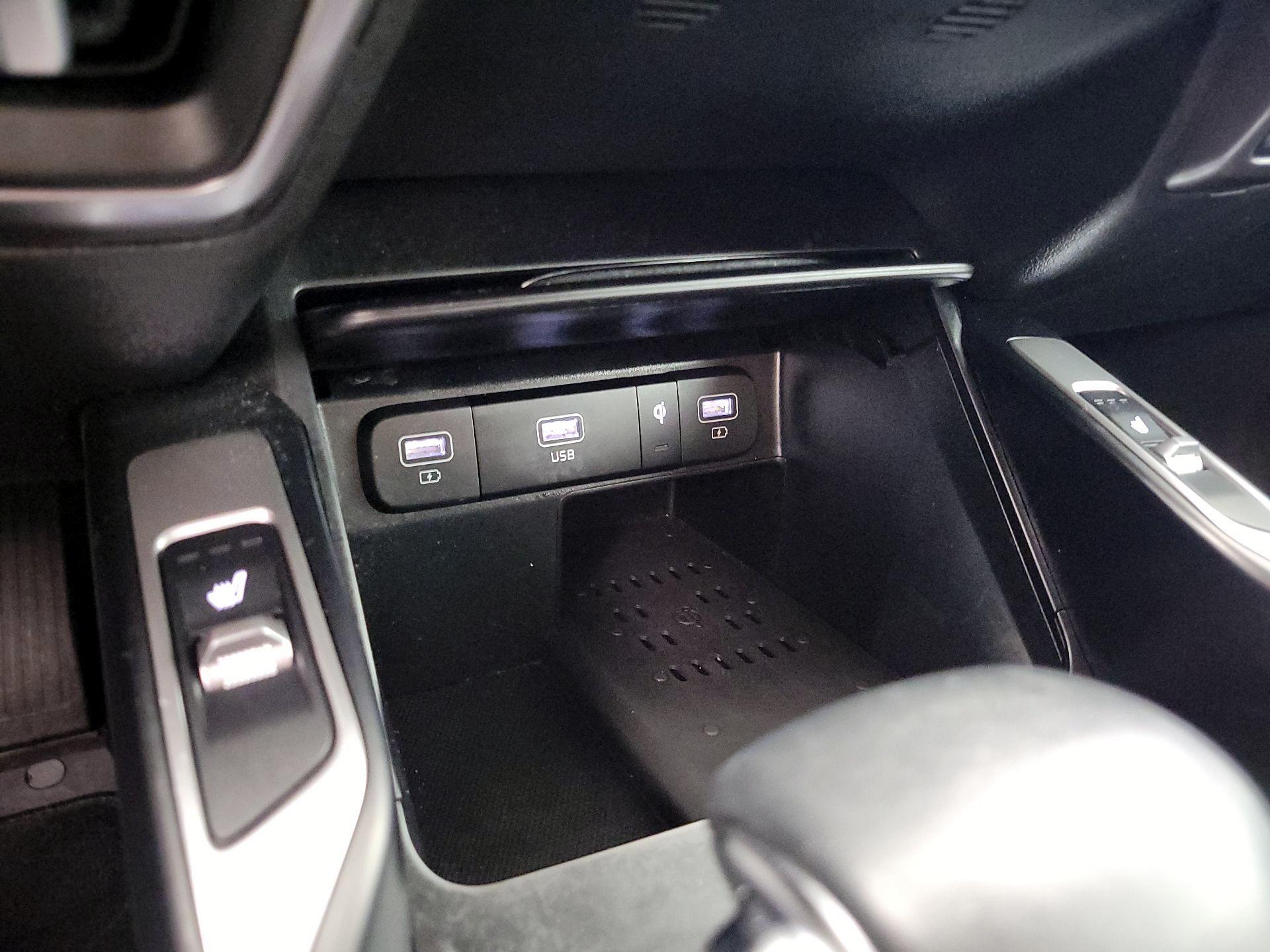 Thumbnail: 2023 Kia Sorento - 19