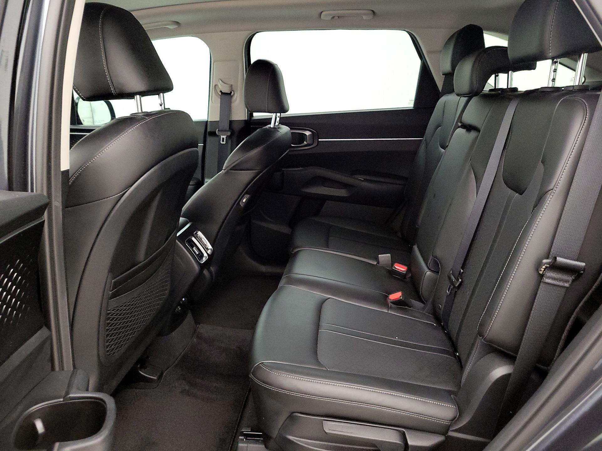 Thumbnail: 2023 Kia Sorento - 20