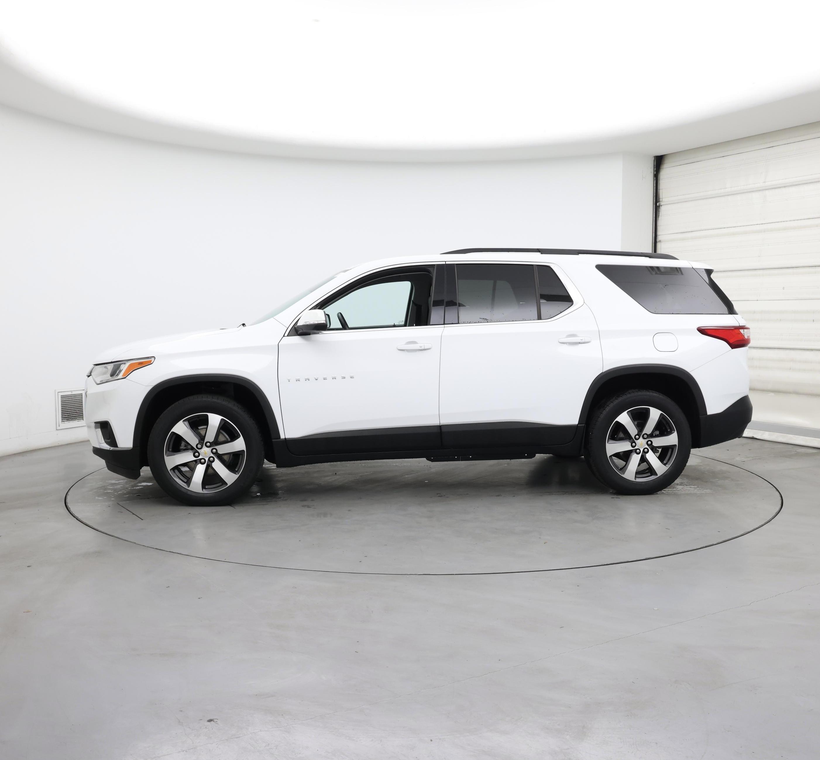 Thumbnail: 2021 Chevrolet Traverse - 3