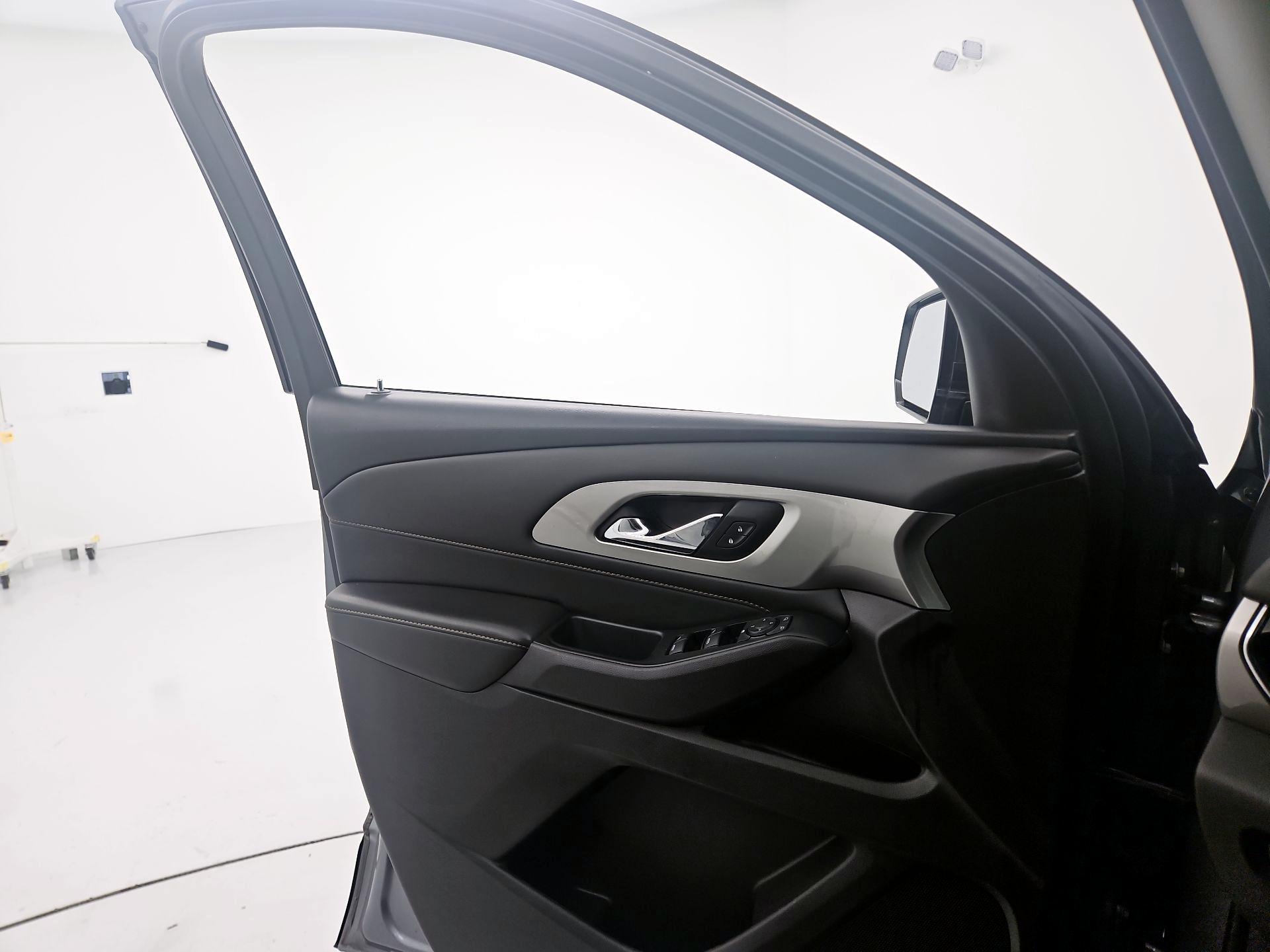 Thumbnail: 2020 Chevrolet Traverse - 12