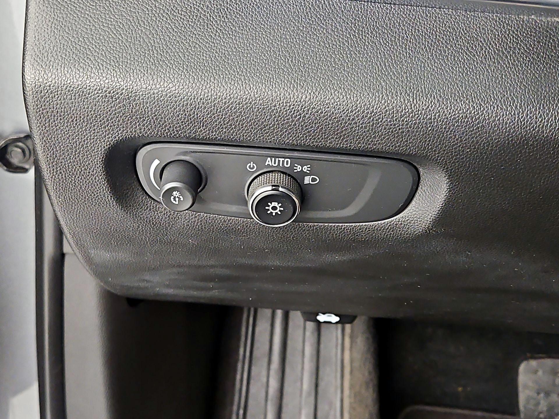 Thumbnail: 2020 Chevrolet Traverse - 13