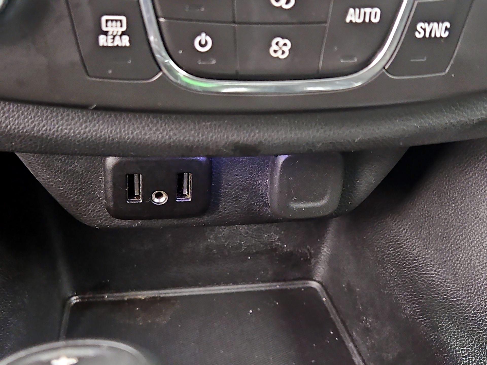 Thumbnail: 2020 Chevrolet Traverse - 18