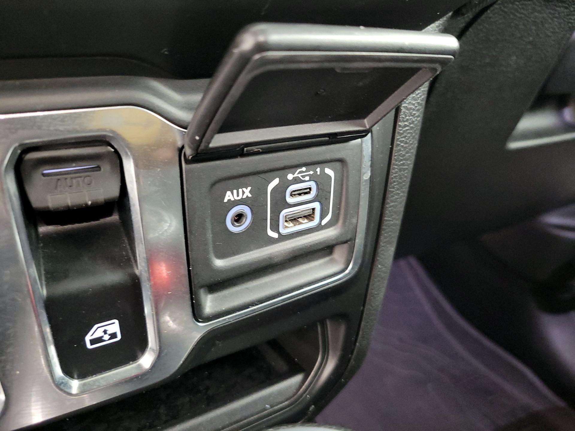 Thumbnail: 2022 Jeep Wrangler - 18