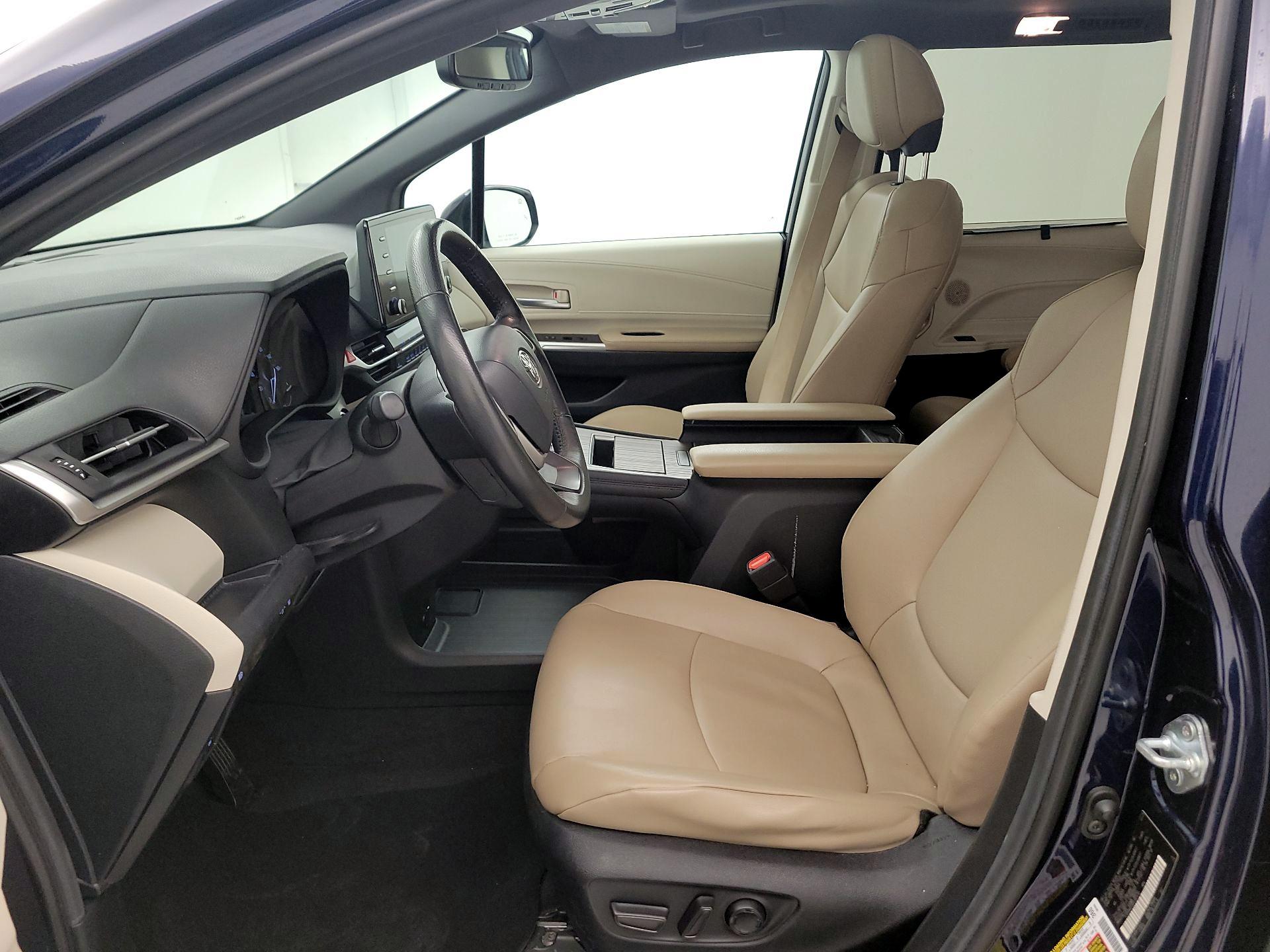 Thumbnail: 2024 Toyota Sienna - 11