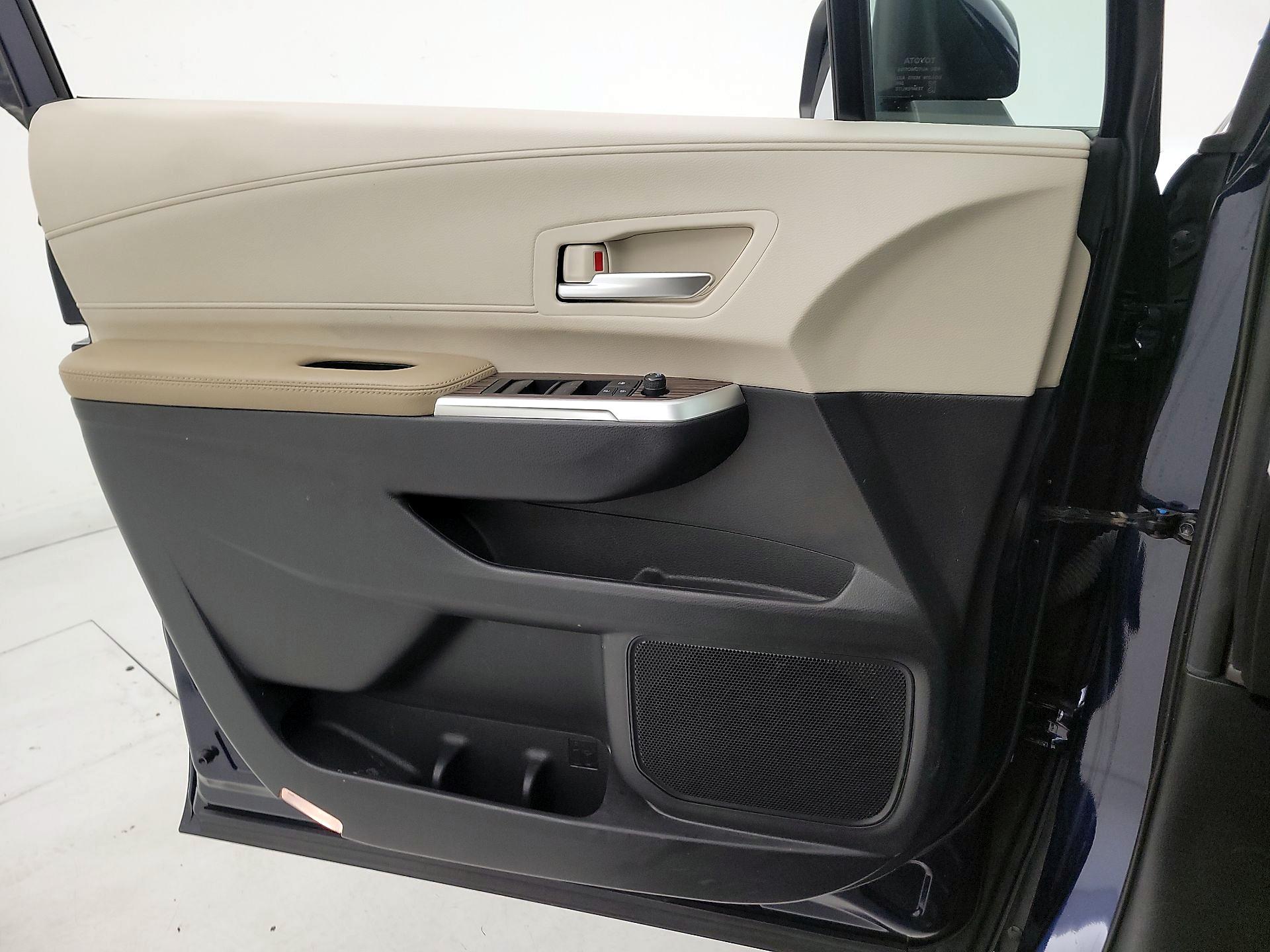 Thumbnail: 2024 Toyota Sienna - 12