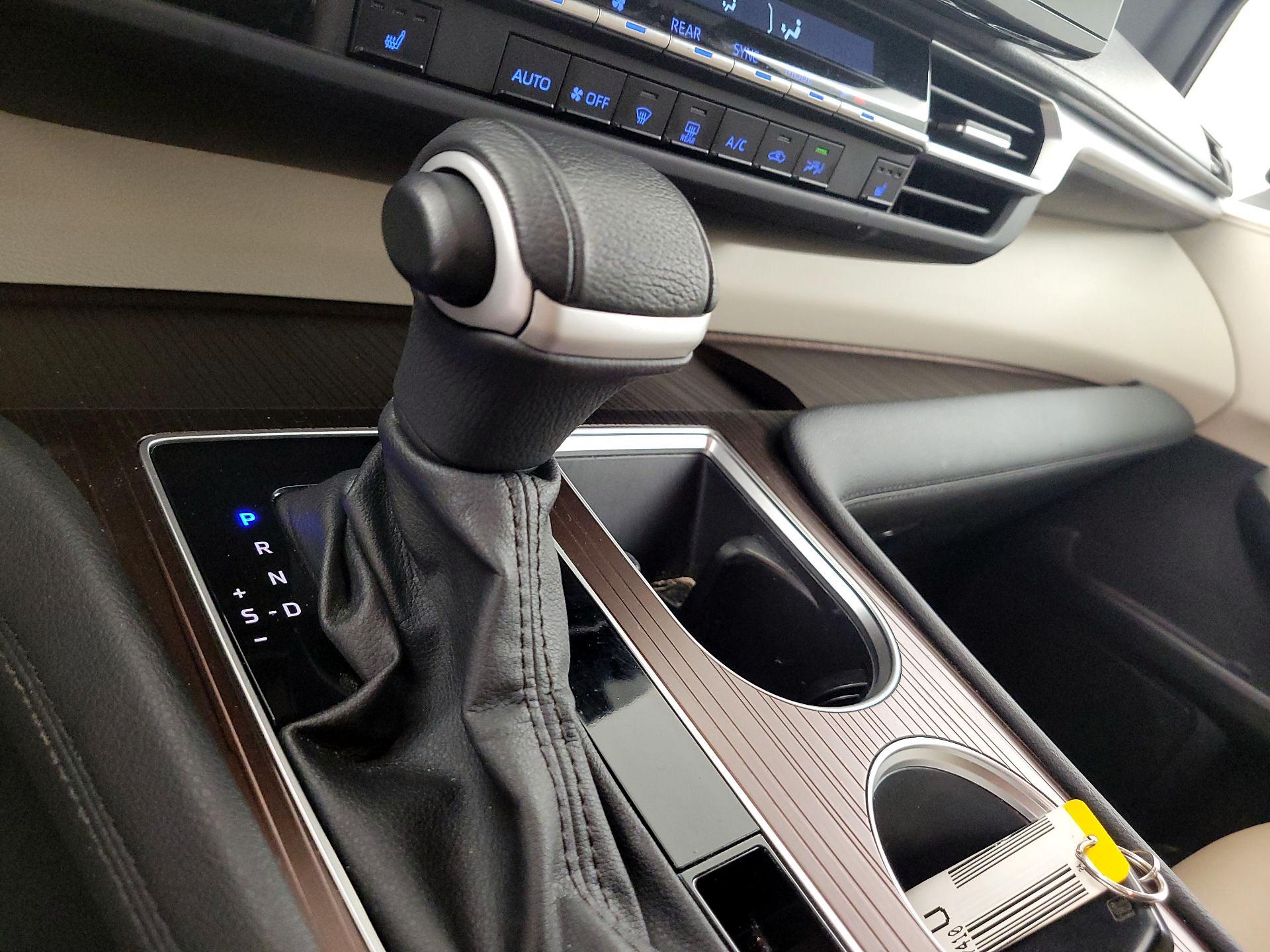 Thumbnail: 2024 Toyota Sienna - 17