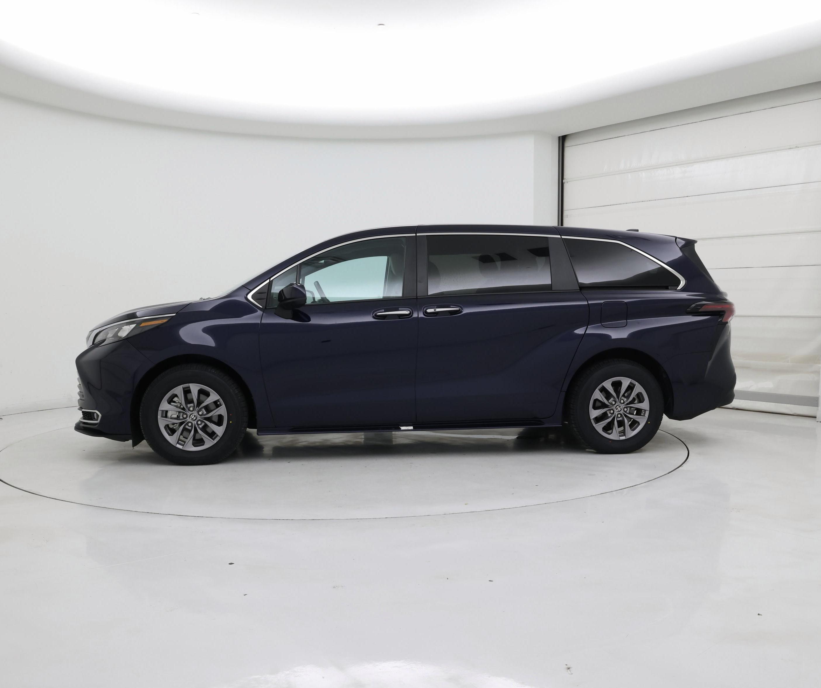 Thumbnail: 2024 Toyota Sienna - 3