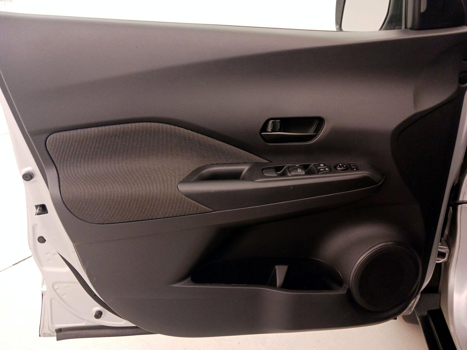 Thumbnail: 2020 Nissan Kicks - 12