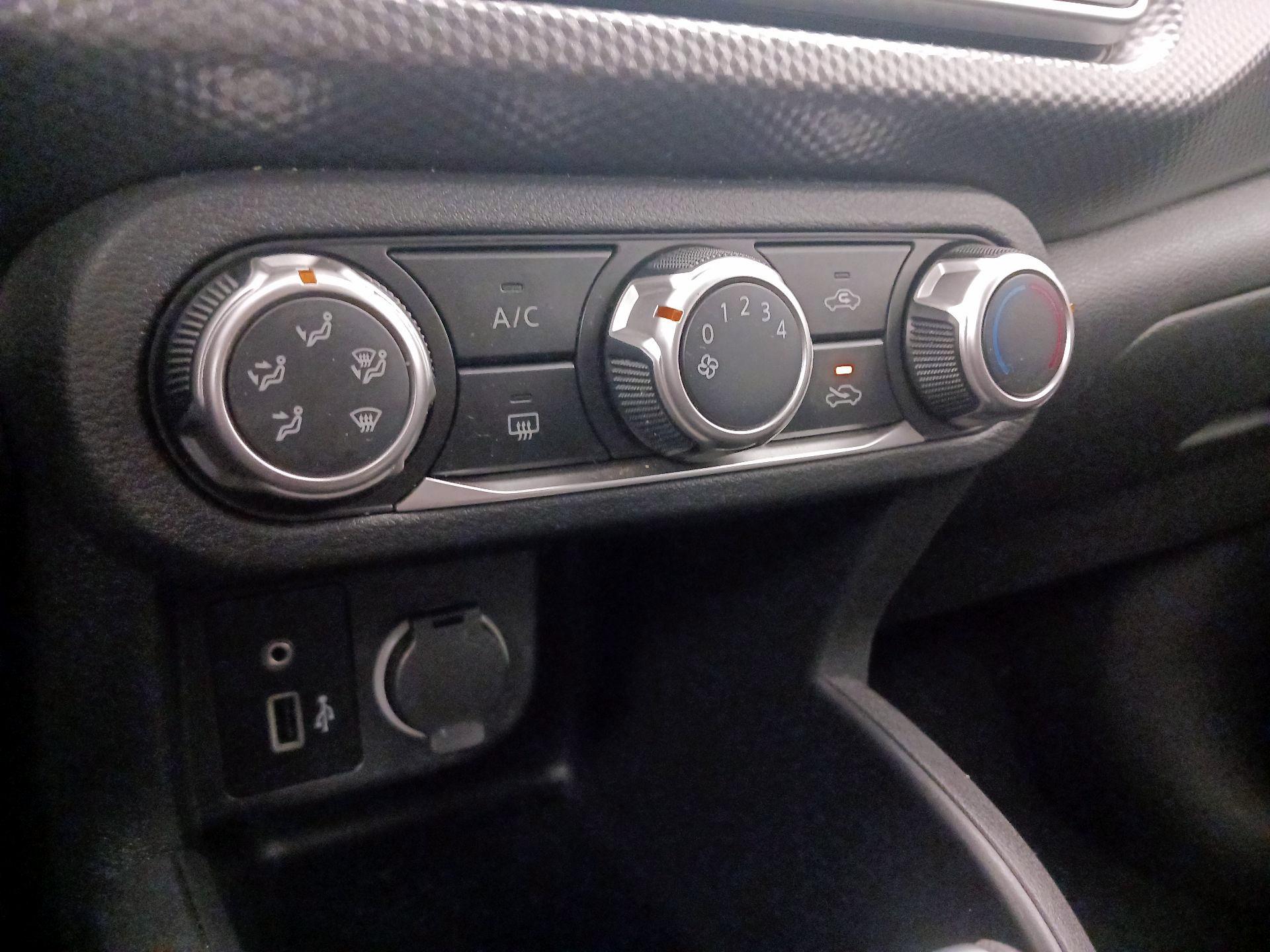 Thumbnail: 2020 Nissan Kicks - 16