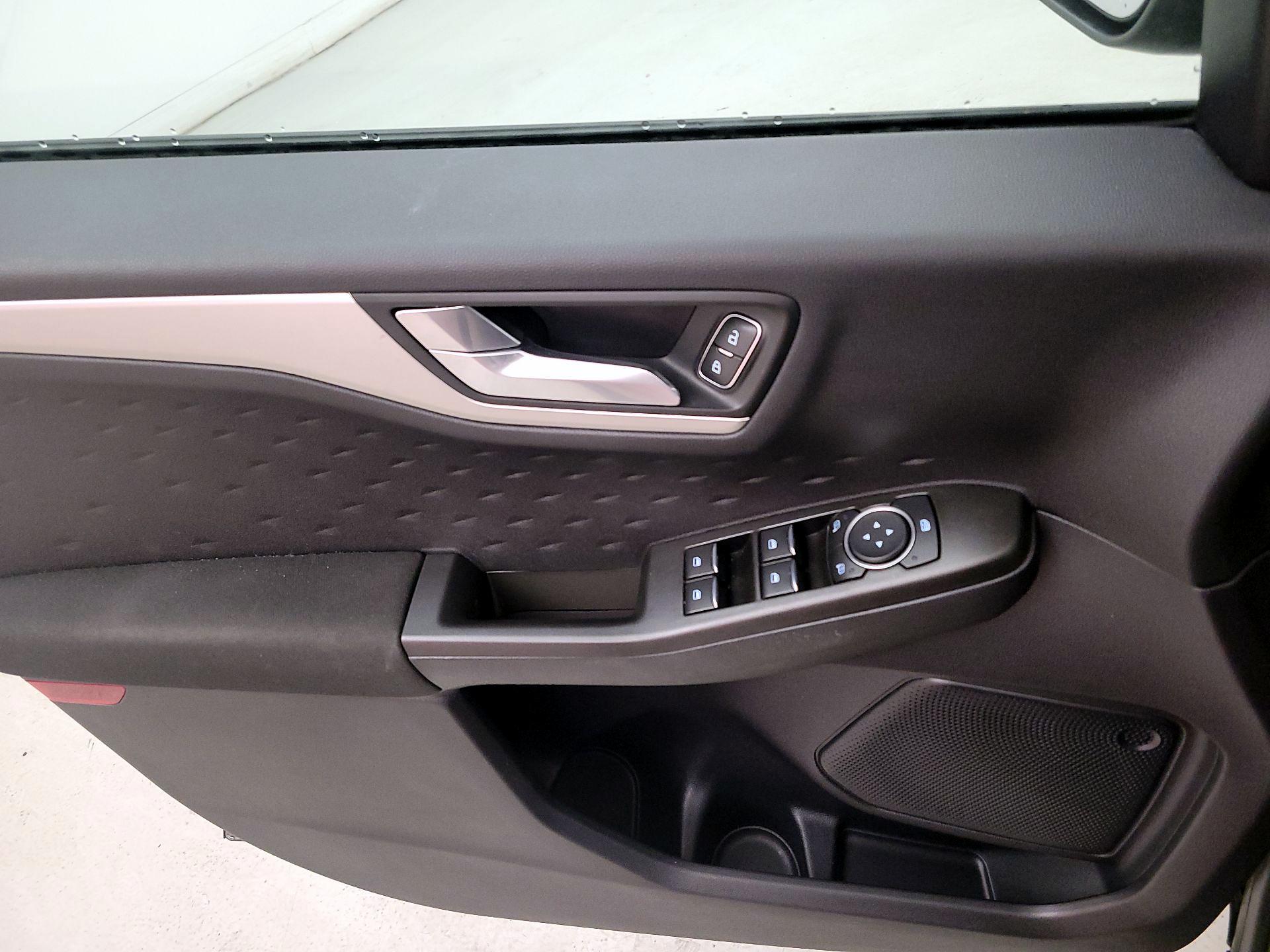 Thumbnail: 2020 Ford Escape - 12