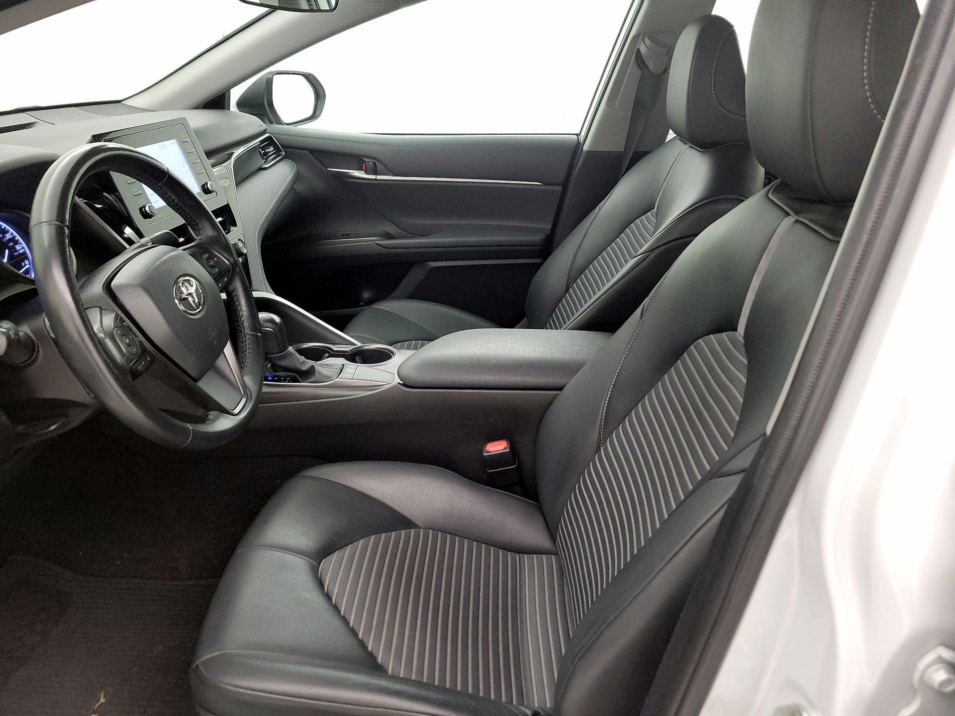 Thumbnail: 2022 Toyota Camry - 11