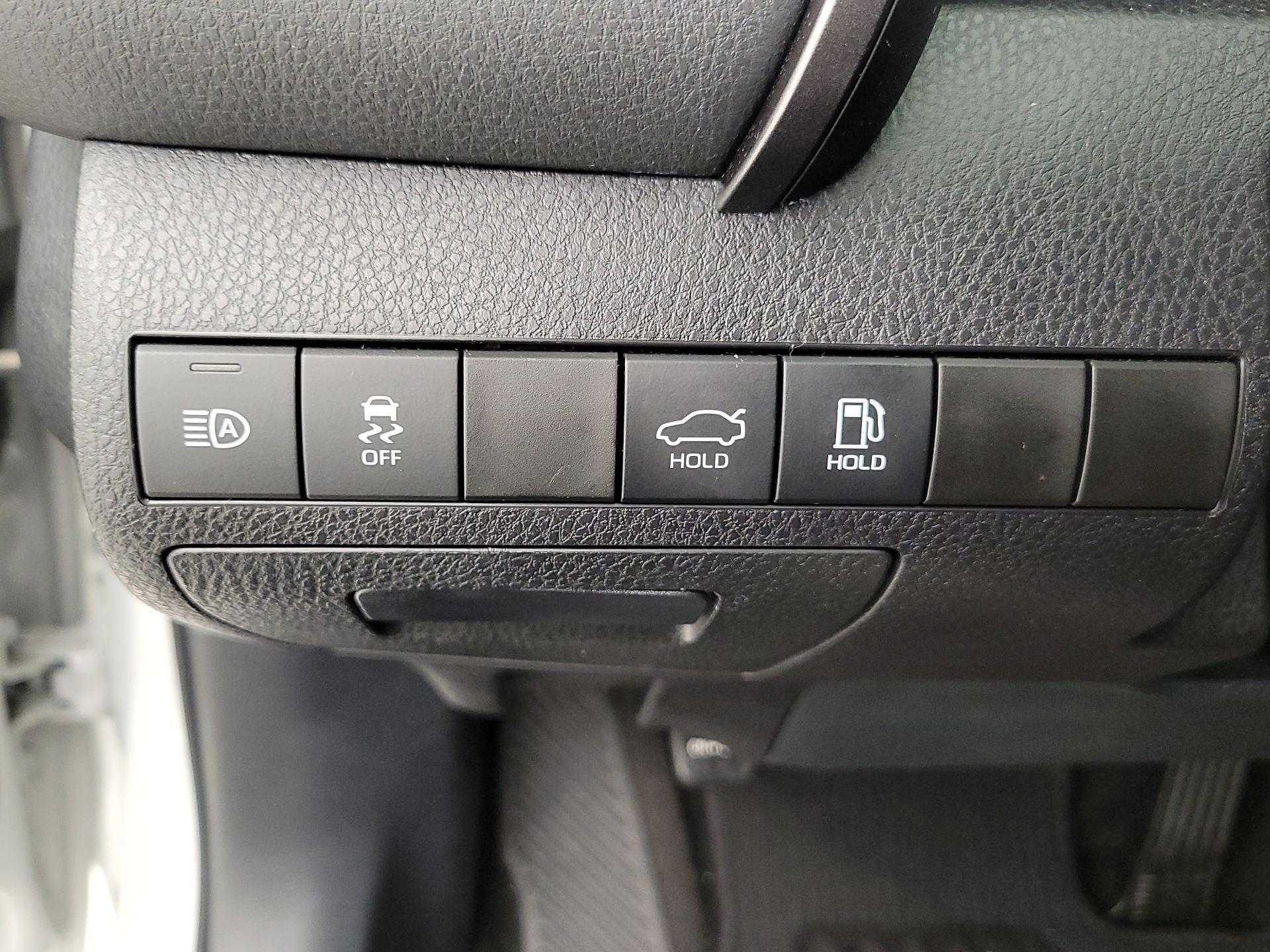 Thumbnail: 2022 Toyota Camry - 13