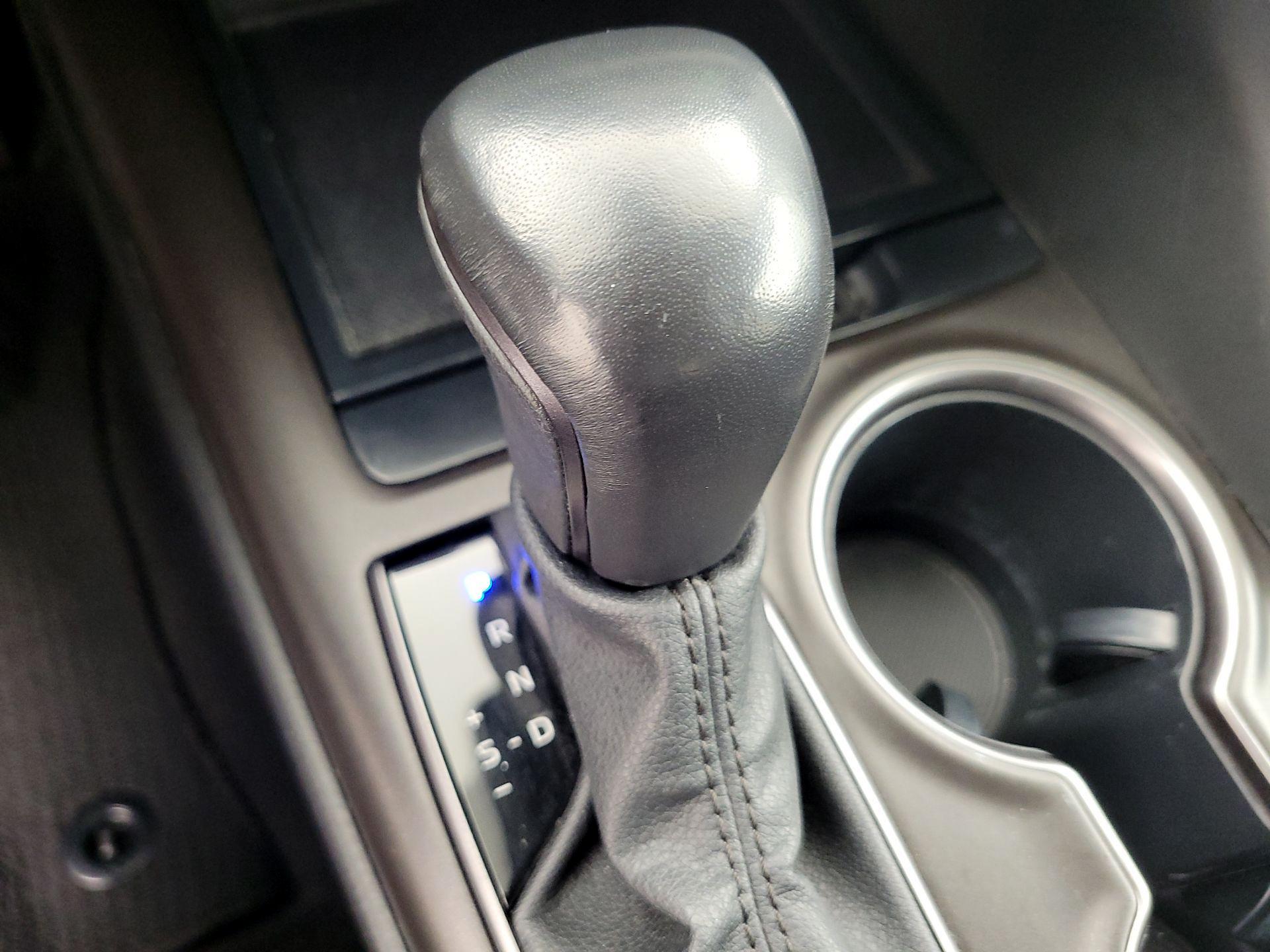 Thumbnail: 2022 Toyota Camry - 17