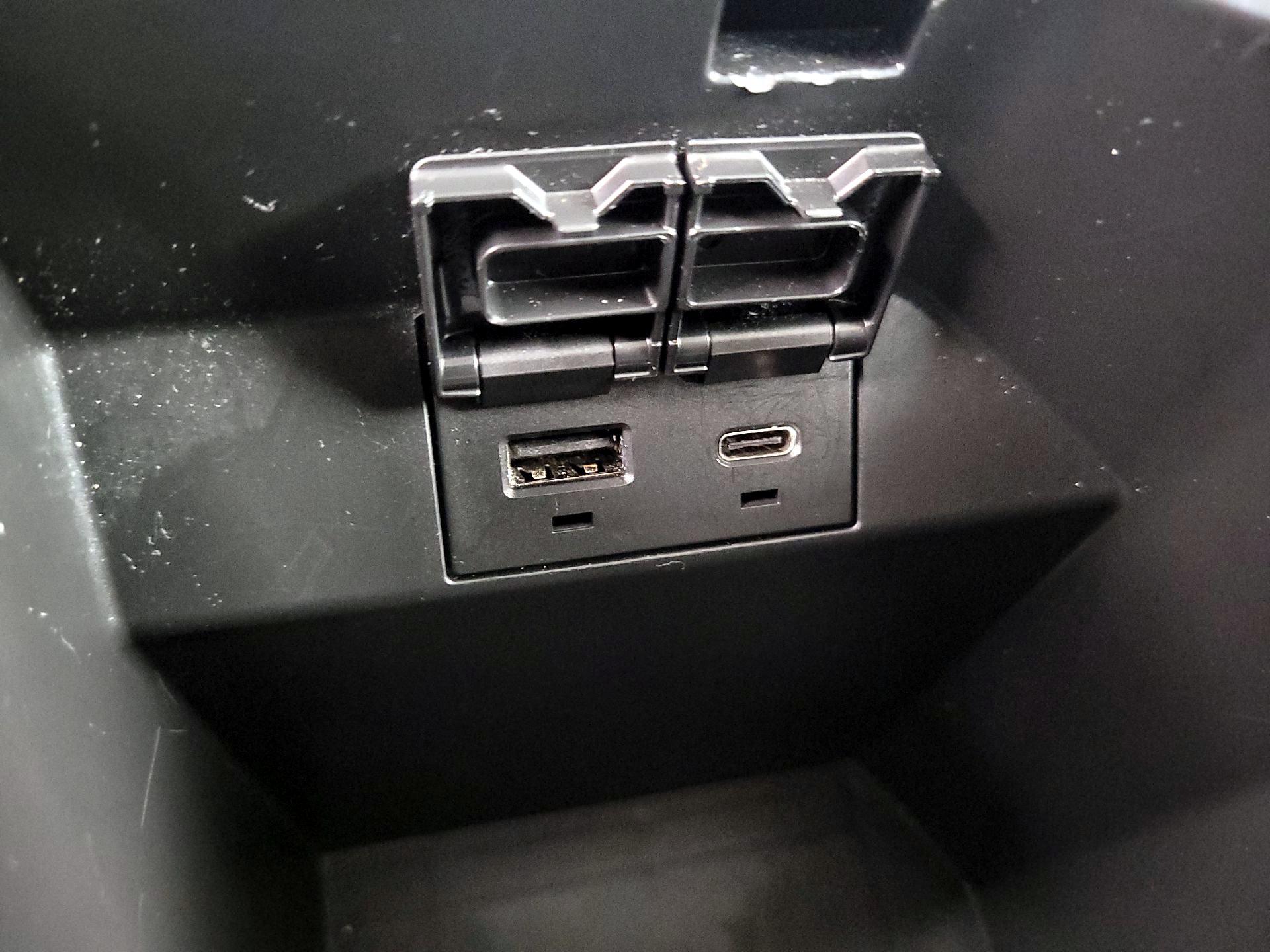 Thumbnail: 2022 Toyota Camry - 18