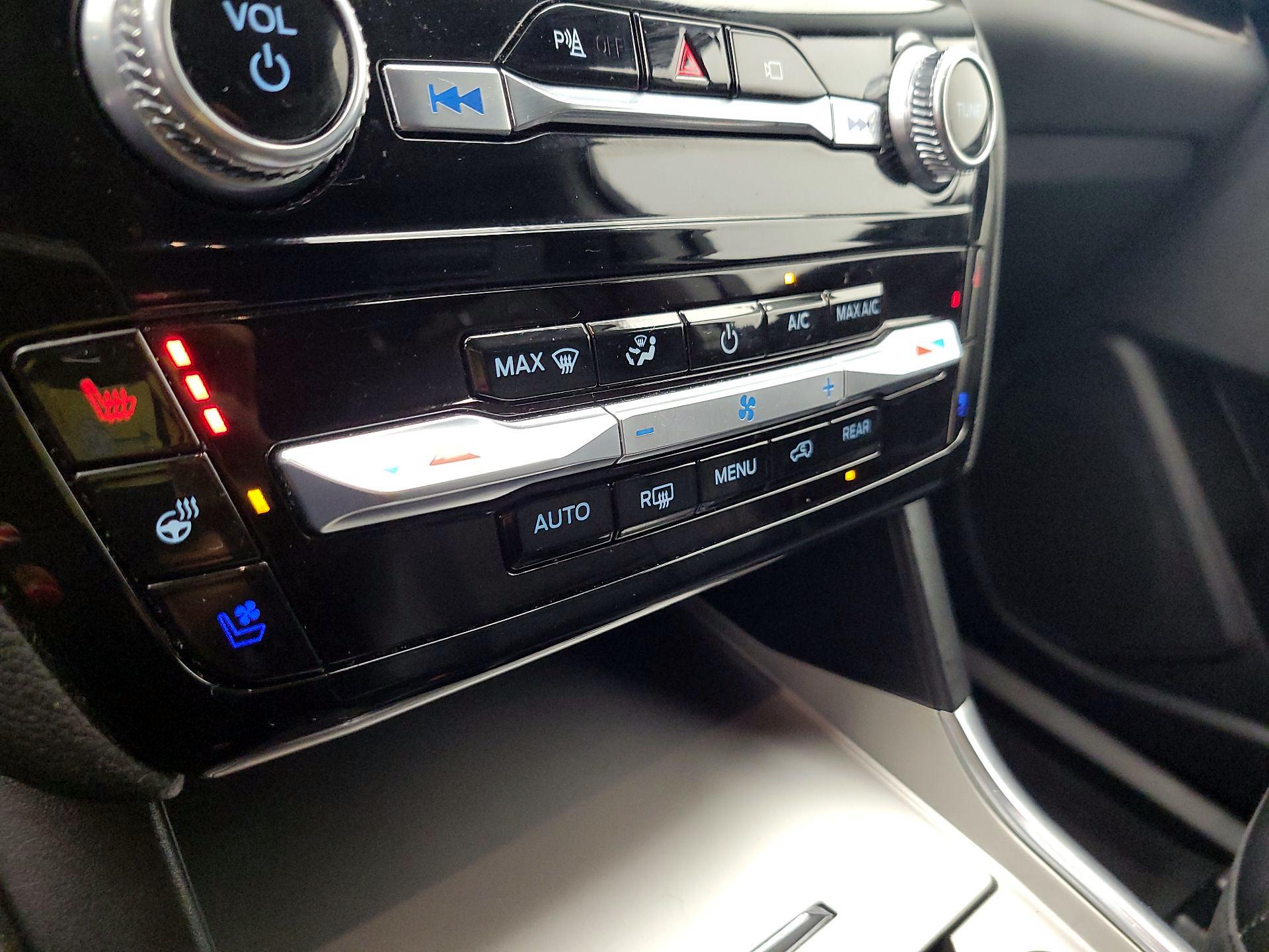 Thumbnail: 2022 Ford Explorer - 17